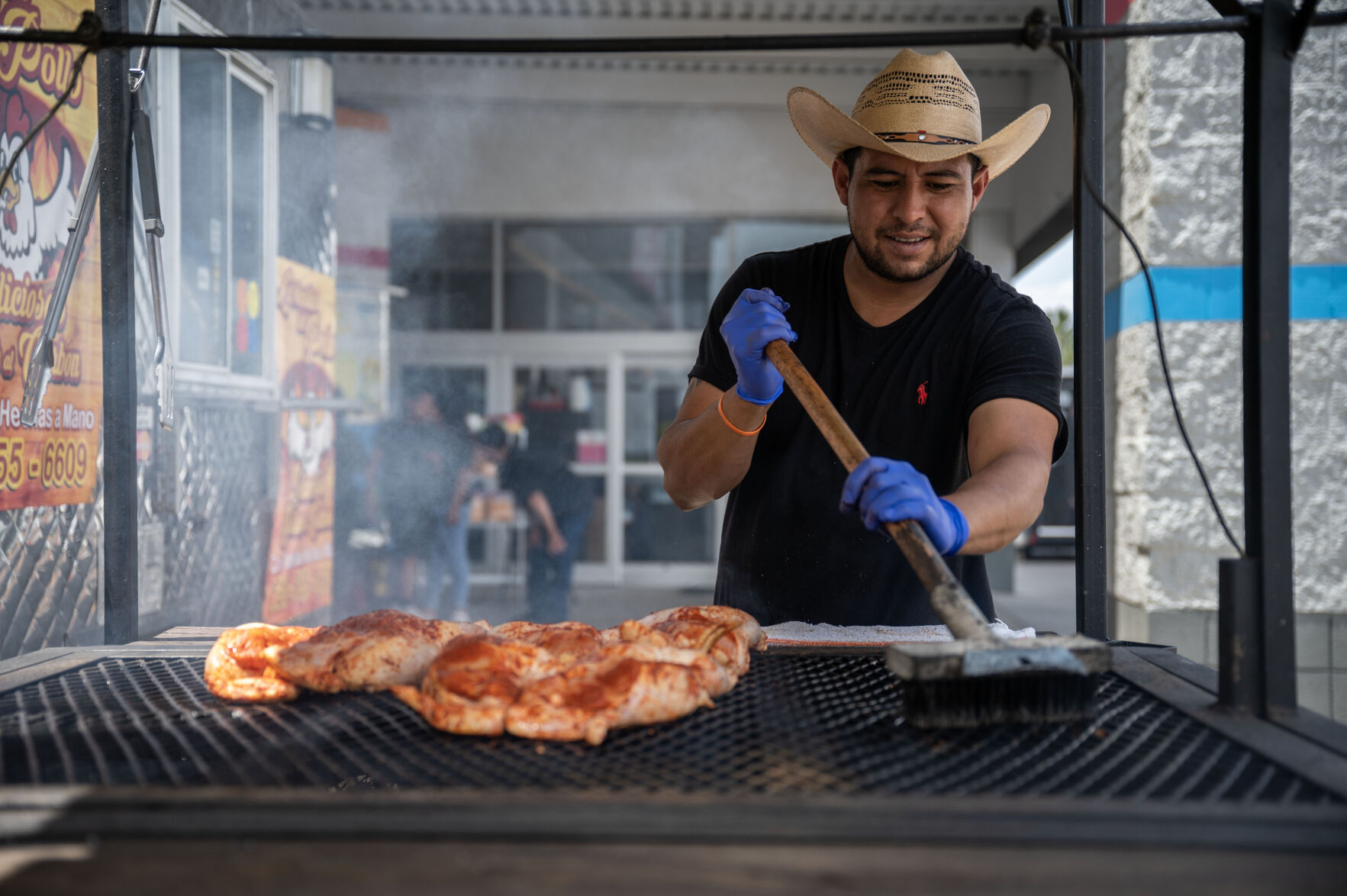 Food truck at La Plaza Colorado. Stephen Swofford (StephenSwoffordPhotographerstephen.swofford@gazette.comhttps://secure.gravatar.com/avatar/1ddcaf11c5d70eaa58546ddc4e038687?d=mm&r=g)
