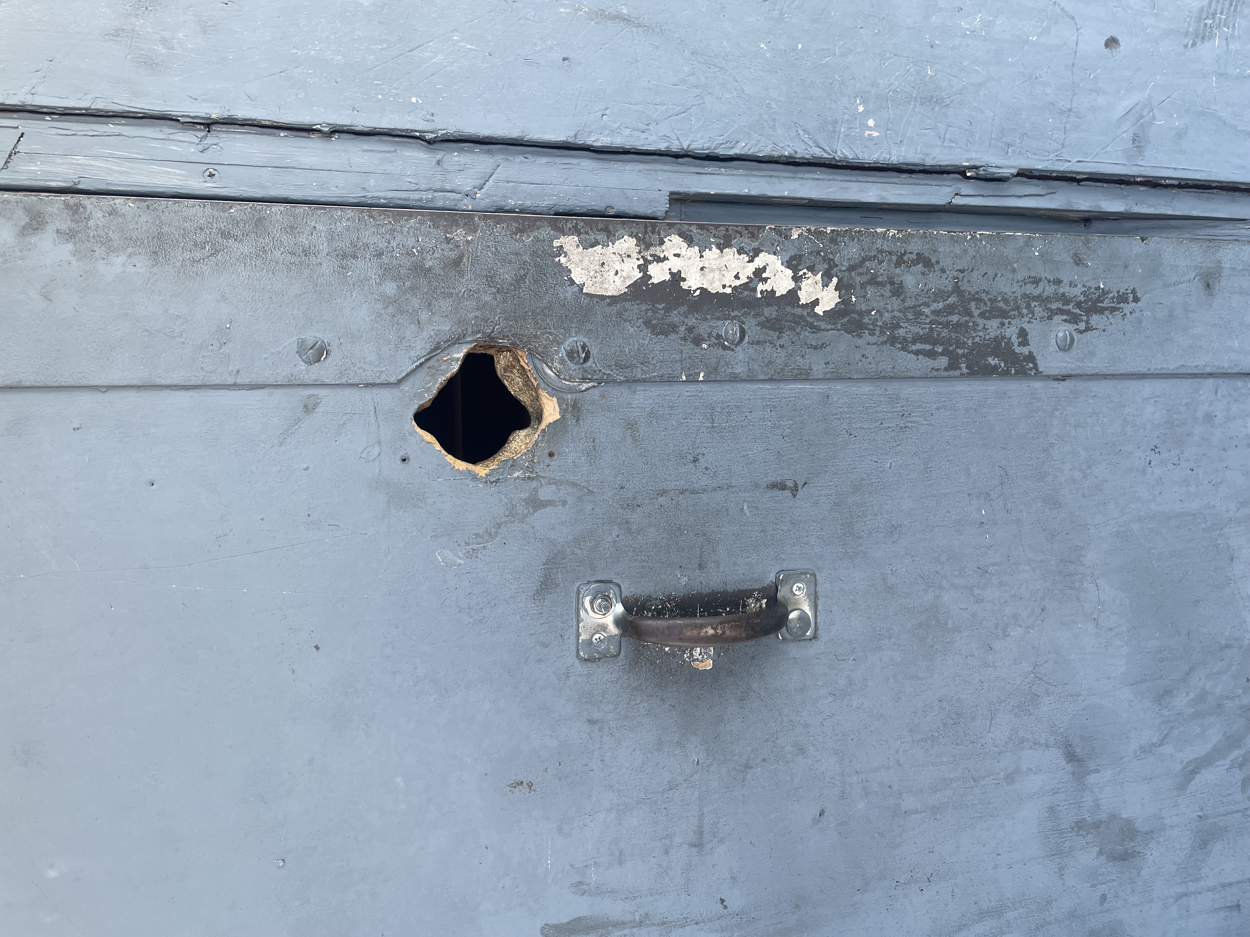 The lock to the entrance door to one of three buildings at the Whispering Pines apartment complex in Aurora has been busted. (CarolMcKinleyDenver Enterprise Reportercarol.mckinley@gazette.comhttps://denvergazette.com/content/tncms/avatars/5/c3/a0f/5c3a0fbe-1007-11ec-9e18-b7f42cfa4b0f.9565a0ce58866e86bcf18260621c2a46.png)
