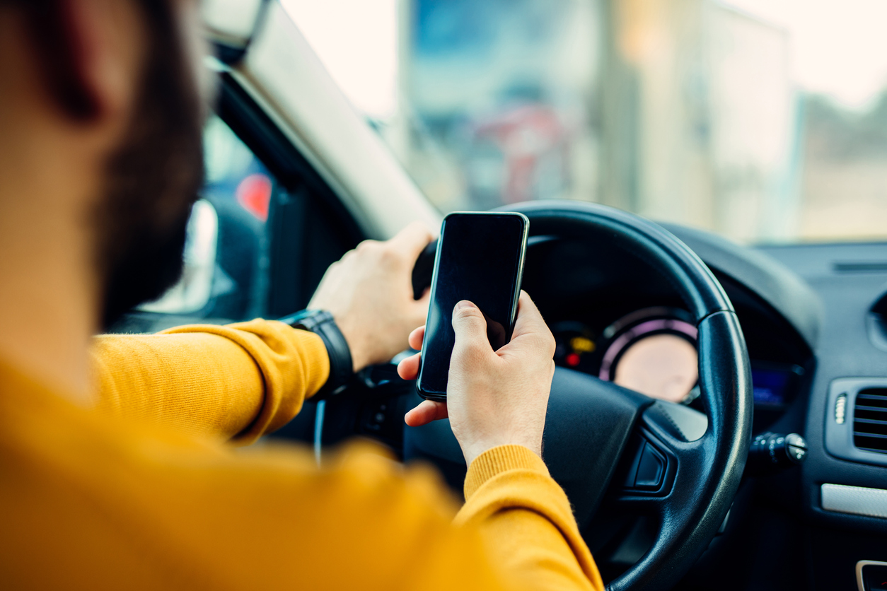 While new Colorado law bans holding cellphones while driving, hands-free use allowed