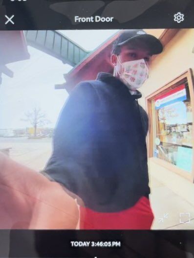 Arapahoe sheriff’s search for armed jewelry store robber