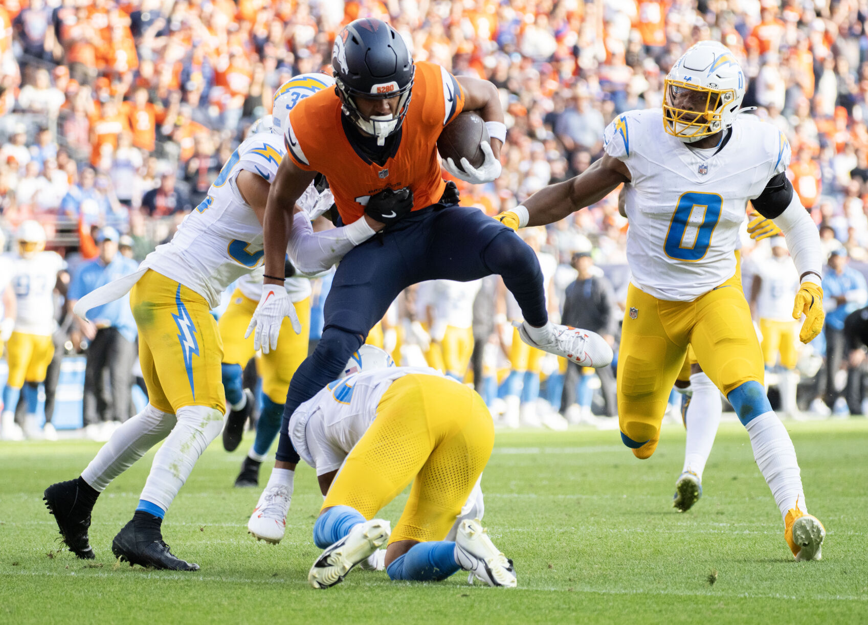 Rookie WRs Devaughn Vele, Troy Franklin spark Broncos offense late against Chargers