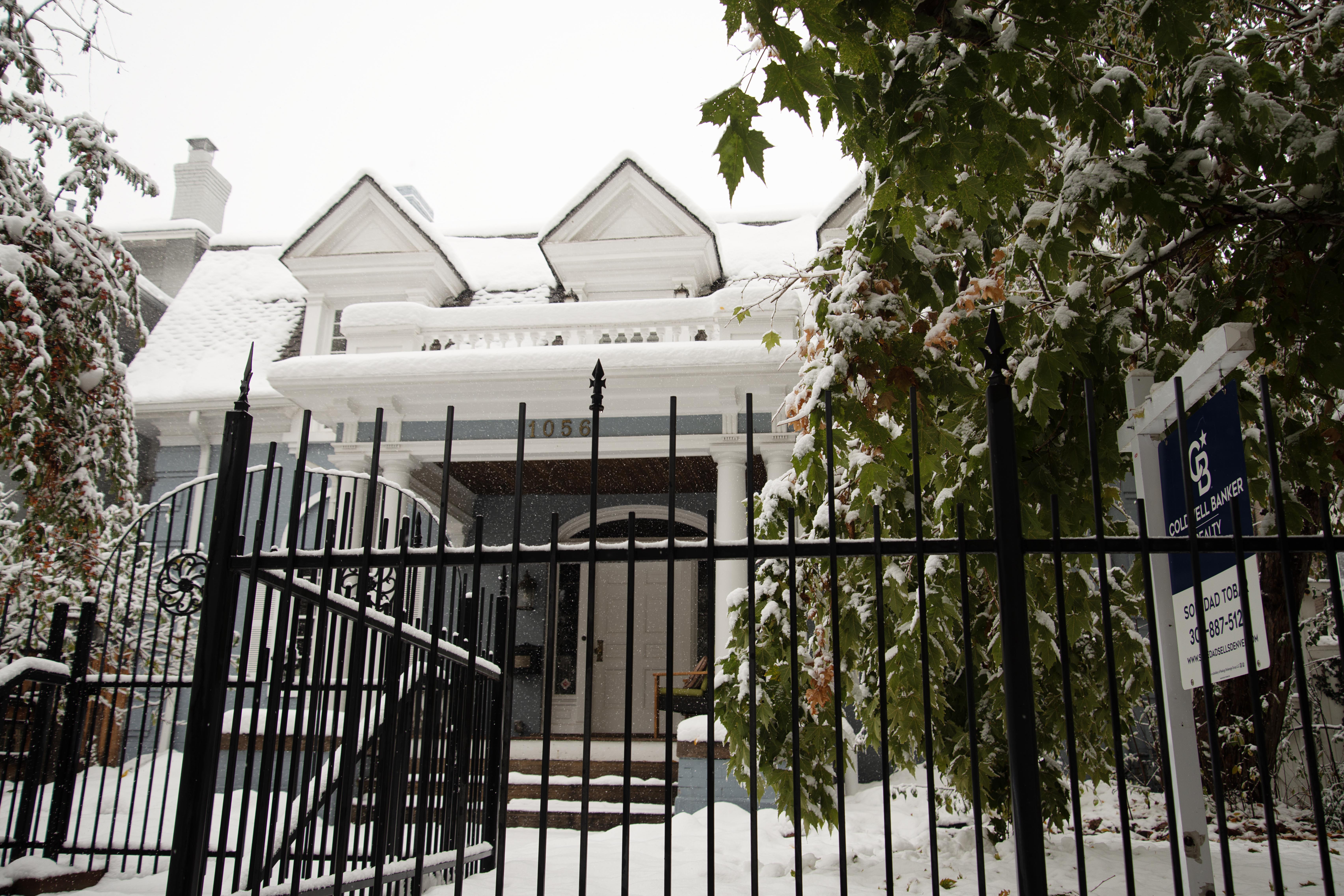 A house sits listed for sale in Denver's Capitol Hill neighborhood on Friday, Nov. 8, 2024. (TomHellauerMultimedia Producertom.hellauer@denvergazette.comhttps://denvergazette.com/content/tncms/avatars/f/9e/622/f9e6228a-3b6b-11ed-bf10-fbb71fa8e421.f54b911252c540f1d61709edc4727a39.png)