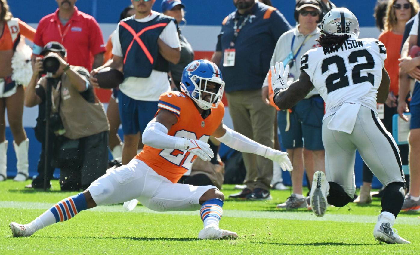 100724-s-dg-broncos 12882.jpg