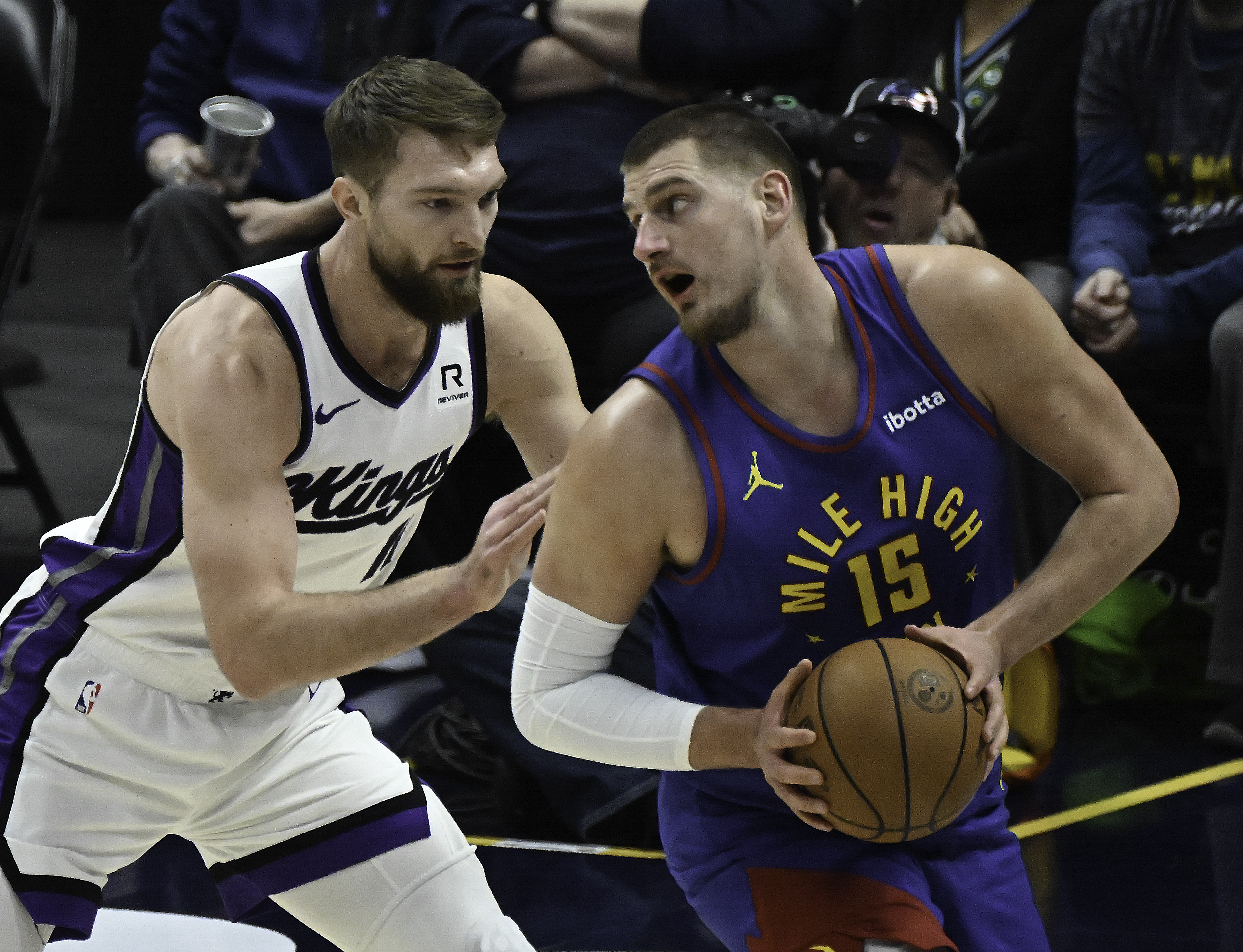Nikola Jokic’s one-of-a-kind night carries Denver Nuggets past Sacramento Kings