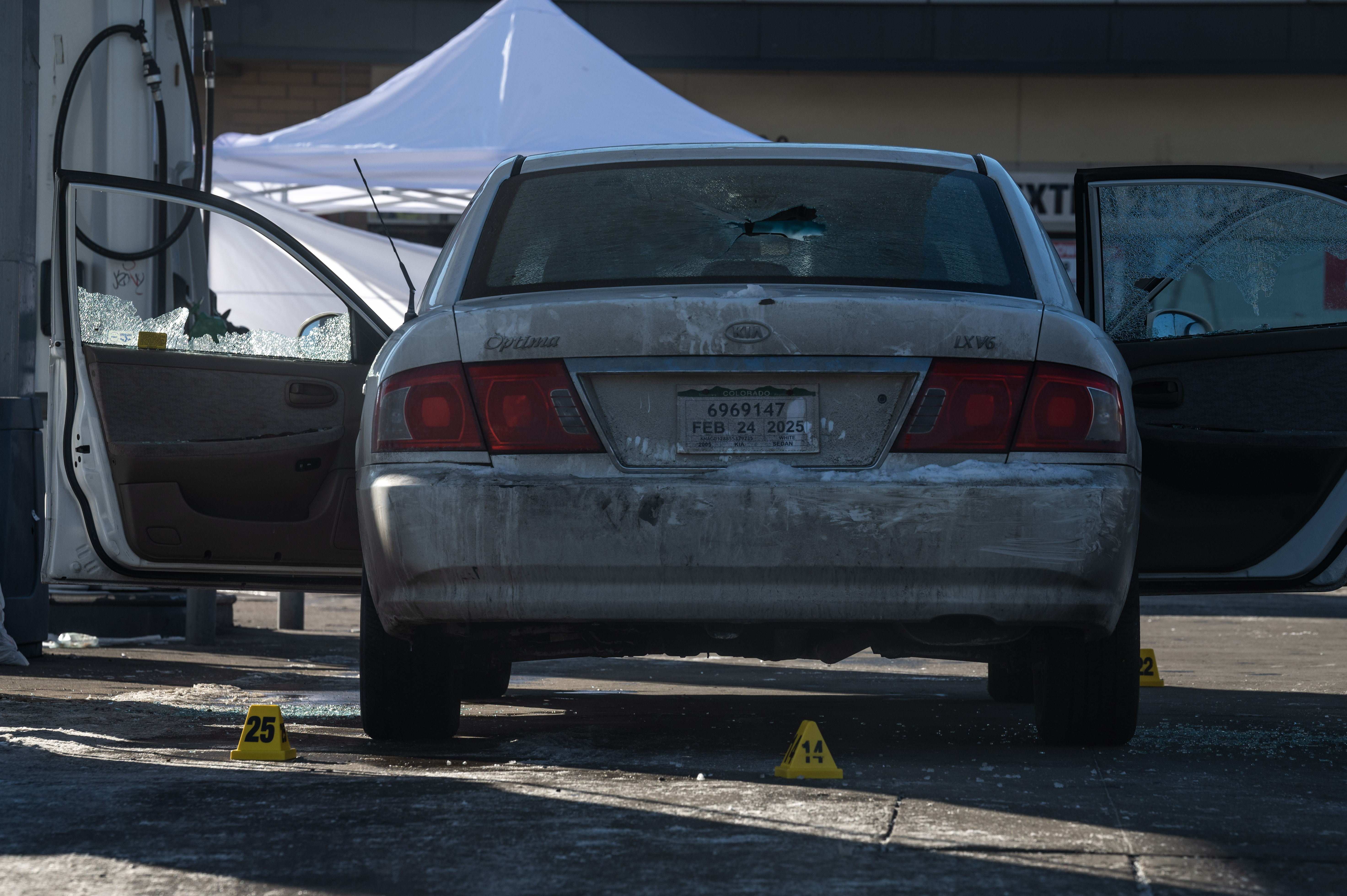 Crime Scene Investigators examine the scene of a shooting at a gas station on the corner of Colorado Blvd and E. 35th Ave in Denver on Monday, Jan. 27, 2025. (Stephen Swofford, Denver Gazette) (StephenSwoffordPhotographerstephen.swofford@gazette.comhttps://secure.gravatar.com/avatar/1ddcaf11c5d70eaa58546ddc4e038687?d=mm&r=g)