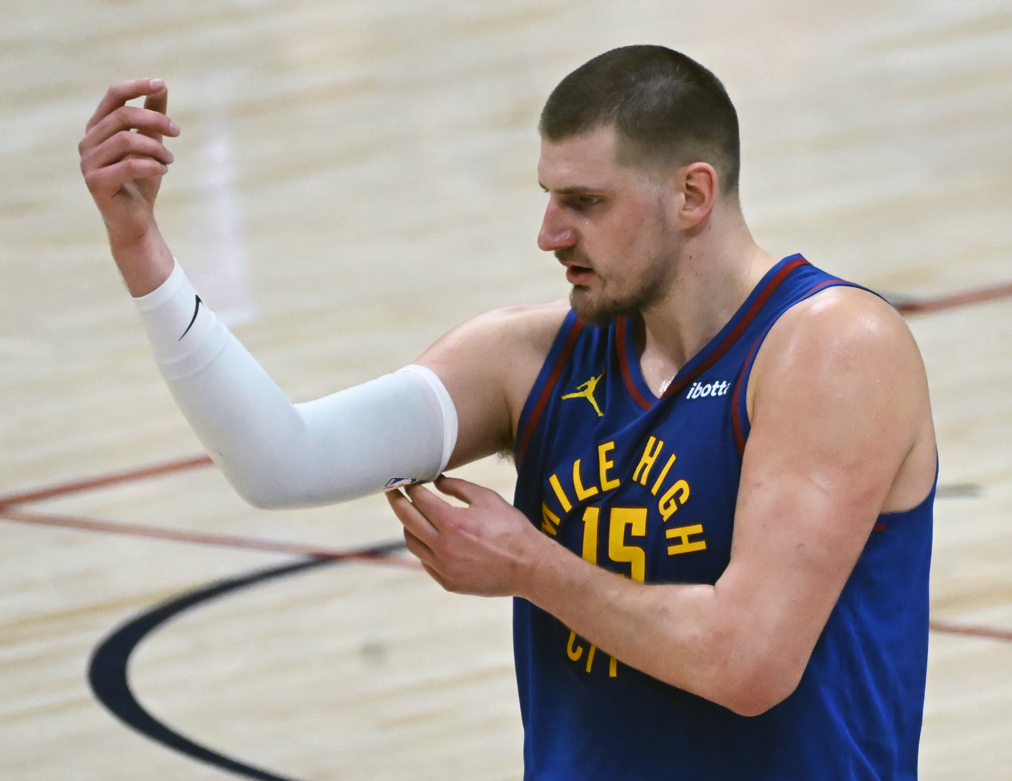 Denver Nuggets center Nikola Jokic (15) repositions his sleeve during the 4th quarter of a game against the Kings at Ball Arena on Thursday, Jan. 23, 2025. (Jerilee Bennett,The Gazette)
