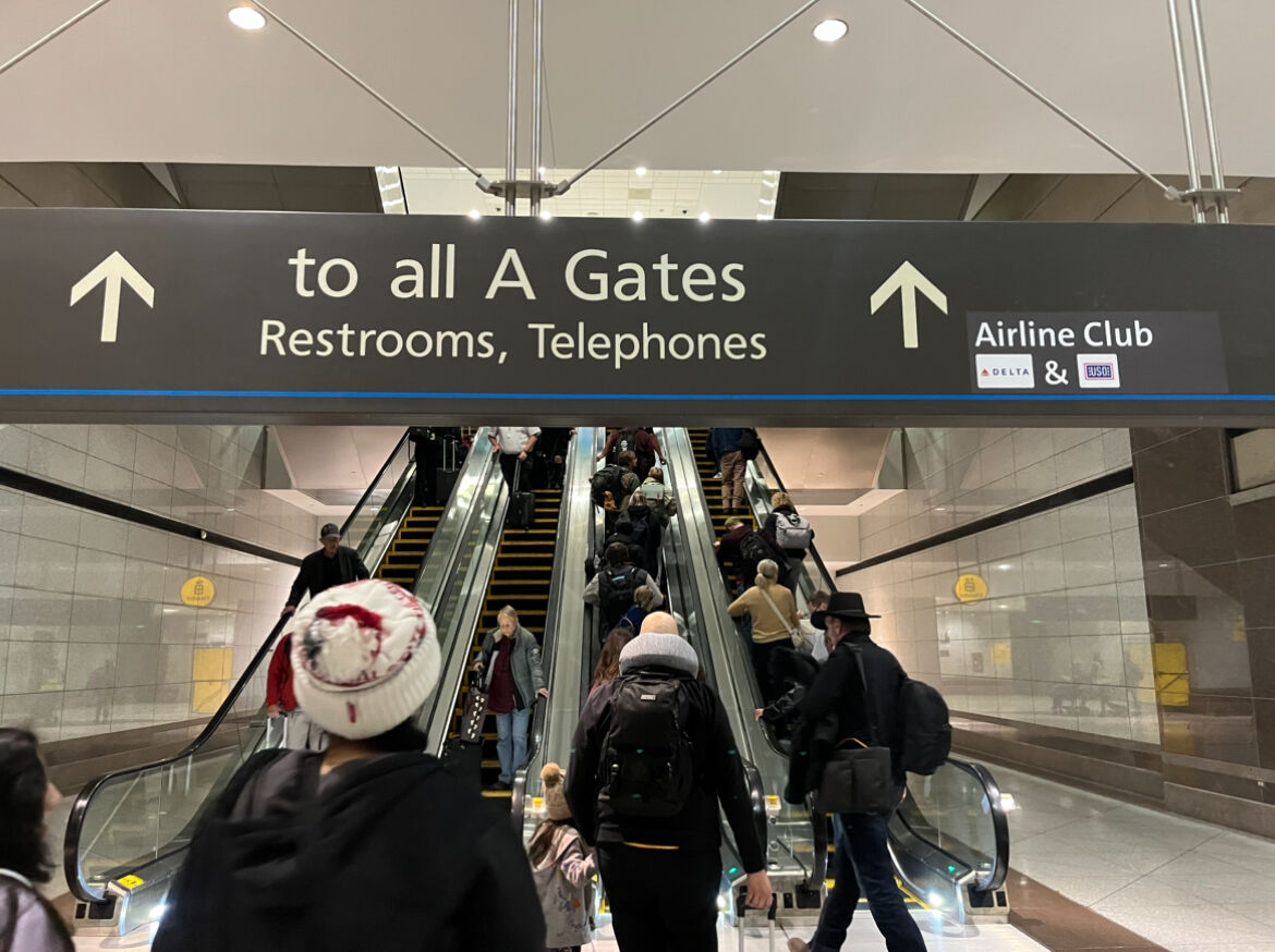 Hundreds of flights delayed at DIA as arctic blast continues