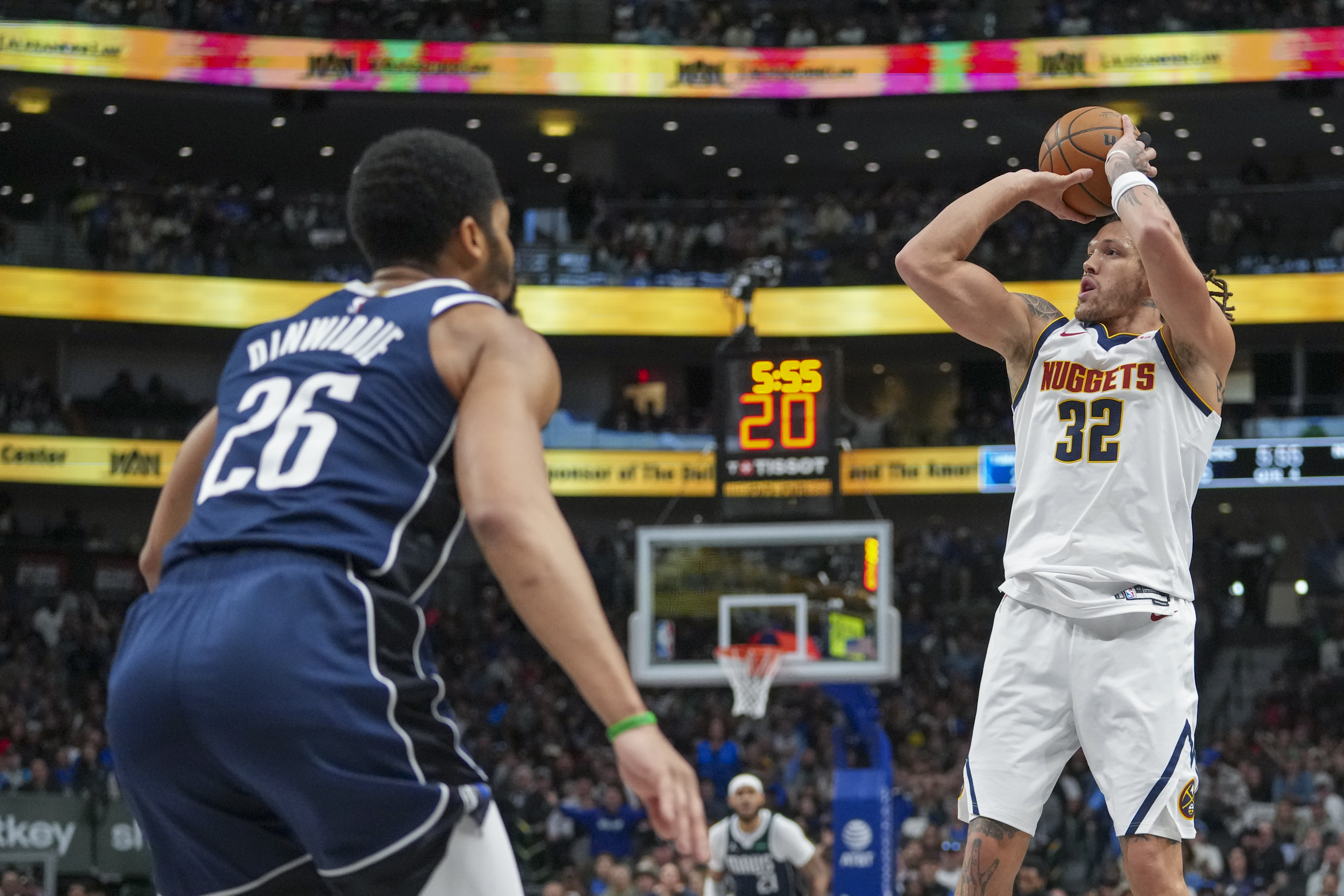 Denver Nuggets forward Aaron Gordon (32) in front of Dallas Mavericks guard Spencer Dinwiddie (26) during the second half of an NBA basketball game, Sunday, Jan. 12, 2025, in Dallas. The Nuggets won 112-101. (AP Photo/Julio Cortez) (Julio Cortez)