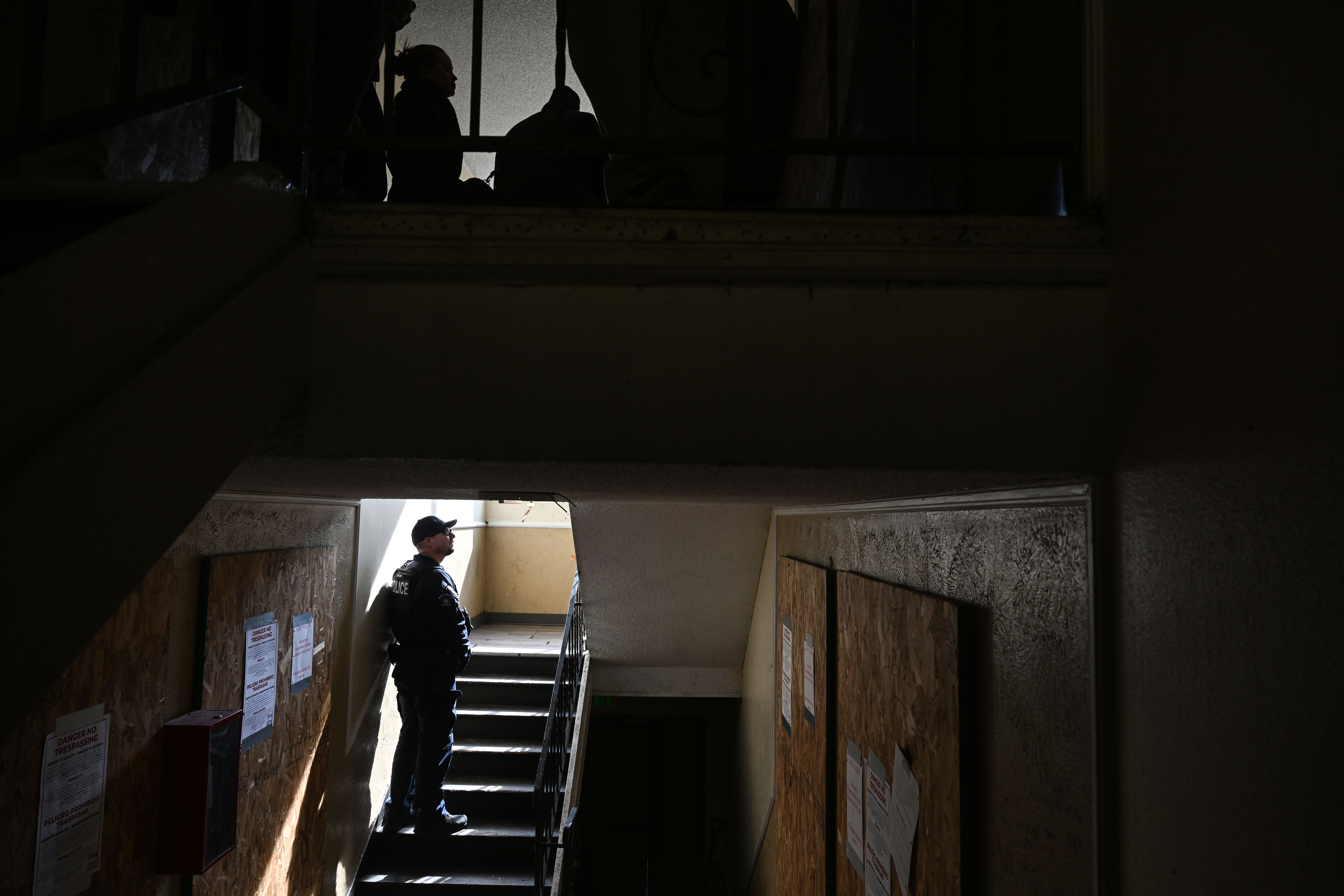 Police and members of the media stand in the hallway between apartments as Aurora Police Chief Todd Chamberlain announces the closure of The Edge of Lowry Apartment complex in Aurora on Wednesday, Feb. 19, 2025. The move marked the second shutdown of a troubled apartment complex owned and operated by CBZ Management that became the focal point of America's debate on illegal immigration, particularly after the reach of a Venezuelan prison gang into Colorado cities like Aurora and Denver came to light. (Stephen Swofford, Denver Gazette) (StephenSwoffordPhotographerstephen.swofford@gazette.comhttps://secure.gravatar.com/avatar/1ddcaf11c5d70eaa58546ddc4e038687?d=mm&r=g)
