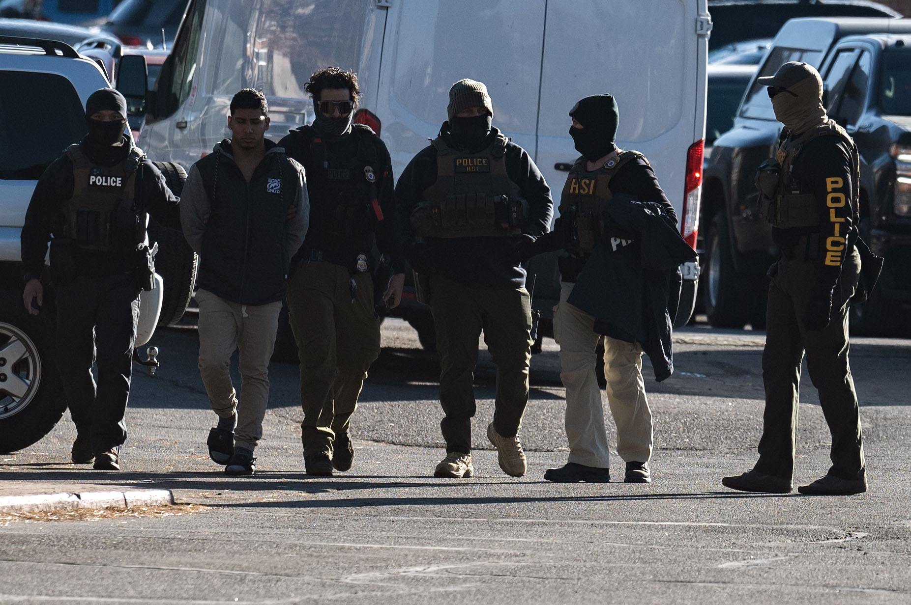 Federal agents execute an ICE warrant at Cedar Run Apartments in Denver on Wednesday, Feb. 5, 2025. (Stephen Swofford, Denver Gazette) (StephenSwoffordPhotographerstephen.swofford@gazette.comhttps://secure.gravatar.com/avatar/1ddcaf11c5d70eaa58546ddc4e038687?d=mm&r=g)