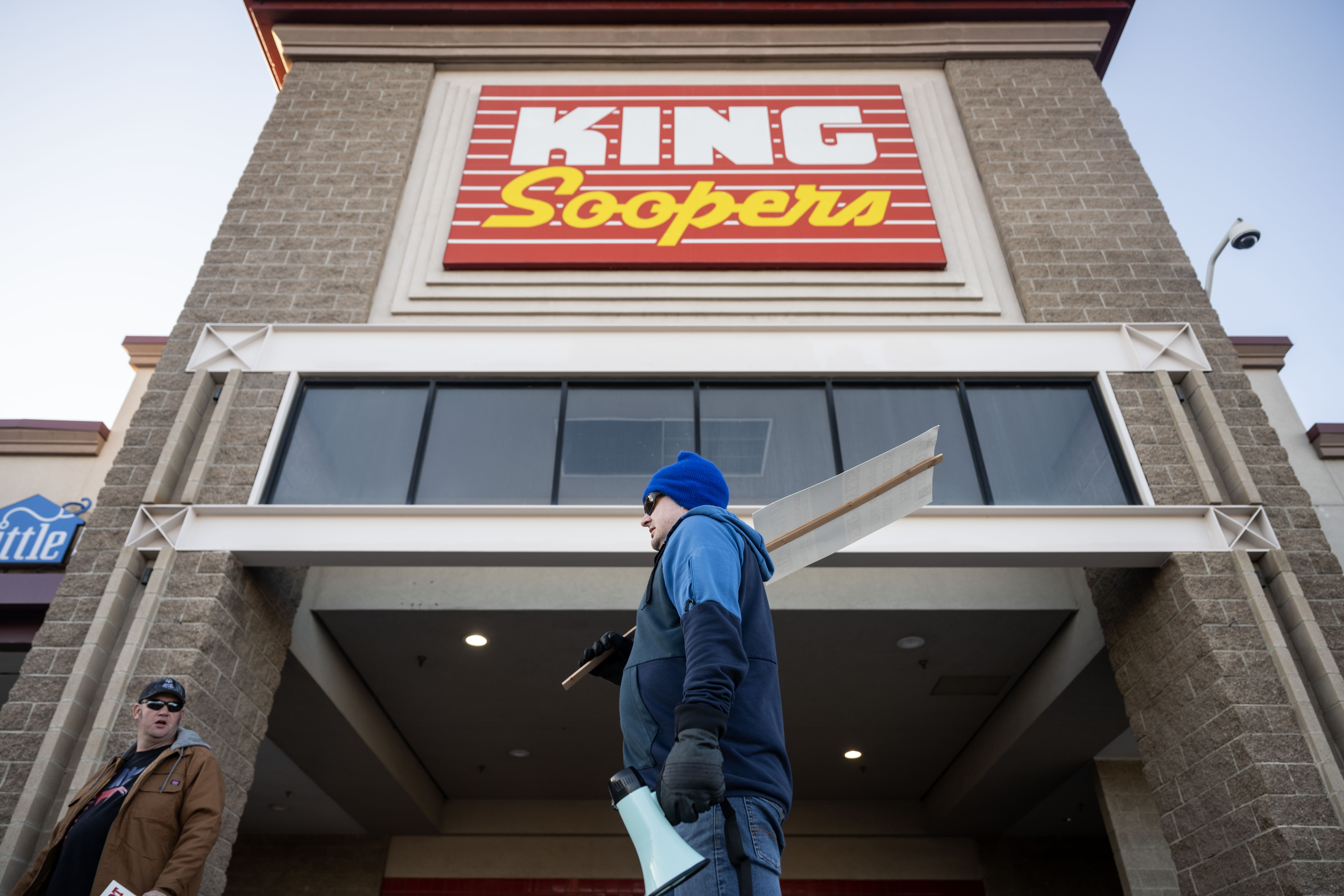 Workers picket outside King Soopers in Highlands Ranch on the first day of a union strike throughout the Denver Metro Area on Thursday, Feb. 6, 2025. (Stephen Swofford, Denver Gazette) (StephenSwoffordPhotographerstephen.swofford@gazette.comhttps://secure.gravatar.com/avatar/1ddcaf11c5d70eaa58546ddc4e038687?d=mm&r=g)