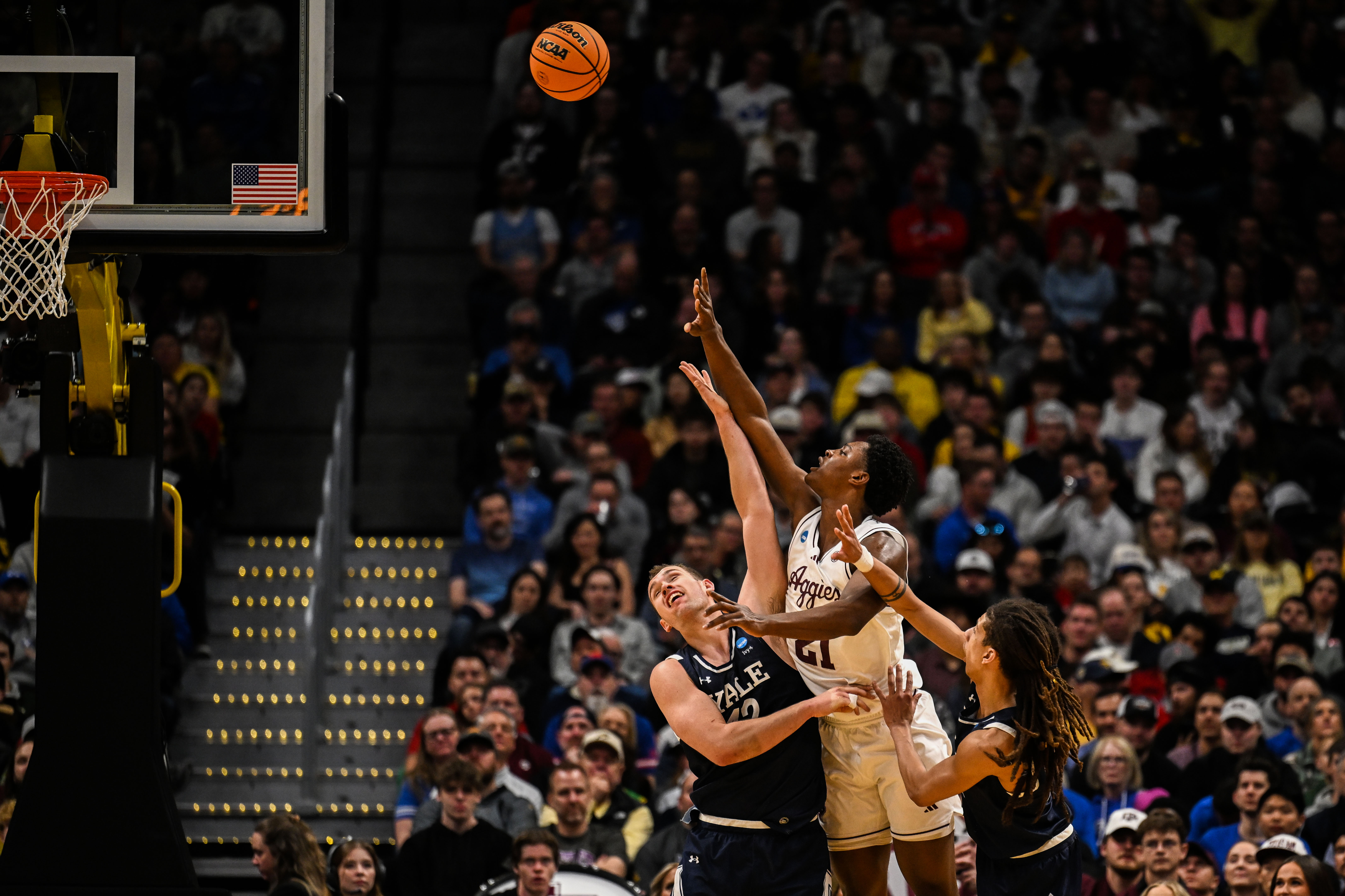 Texas A&M Aggies forward Pharrel Payne (21), center, makes a shot as Yale Bulldogs guard Teo Rice (12), left, and Yale Bulldogs forward Casey Simmons (14), right, defend in the first half of the Yale vs Texas A&M game during NCAA March Madness on Thursday, March 20, 2025 (Stephen Swofford, Denver Gazette) (StephenSwoffordPhotographerstephen.swofford@gazette.comhttps://secure.gravatar.com/avatar/1ddcaf11c5d70eaa58546ddc4e038687?d=mm&r=g)
