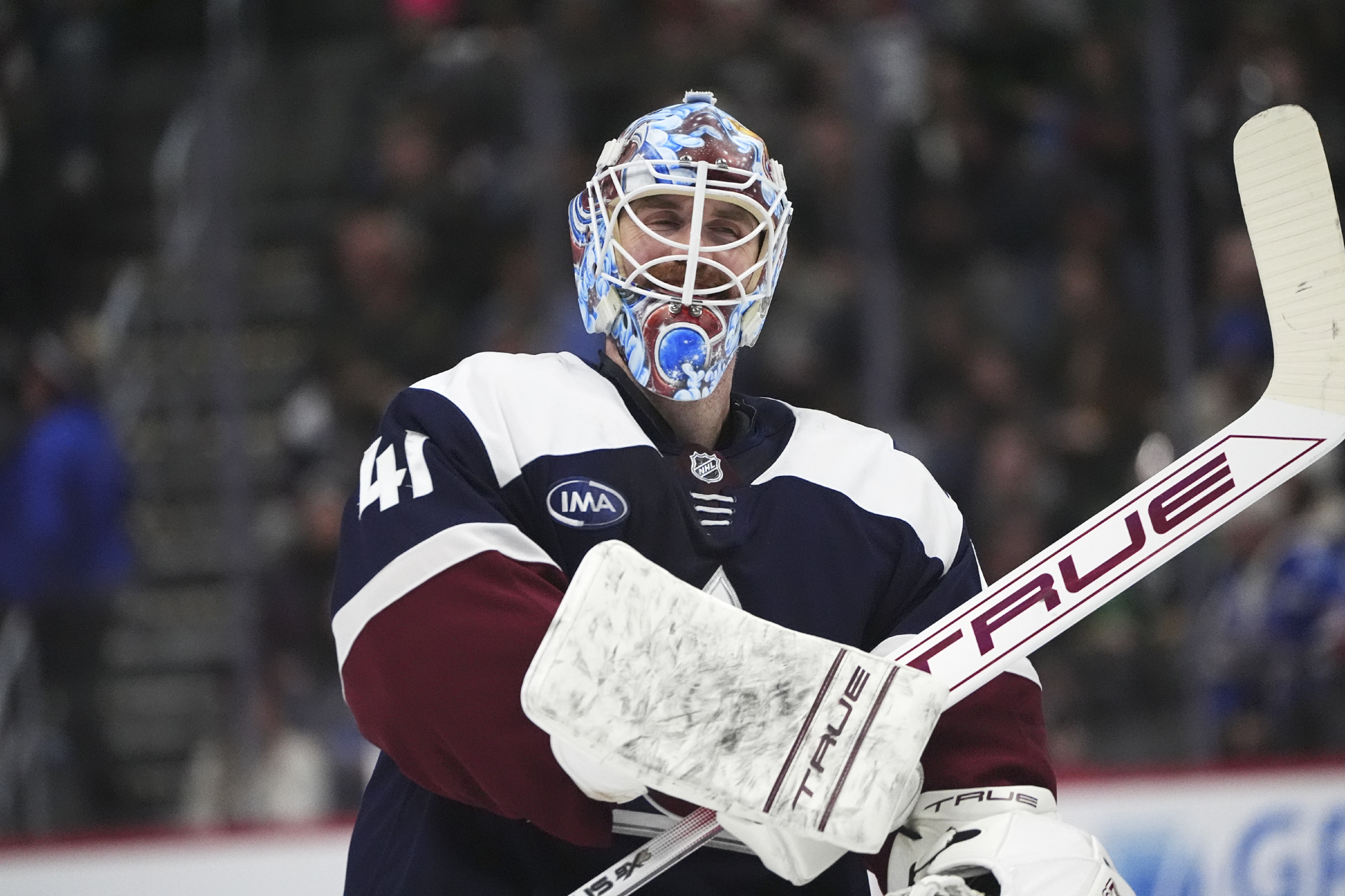 Scott Wedgewood makes ‘acrobatic’ kick save in Avalanche shutout win over Blackhawks