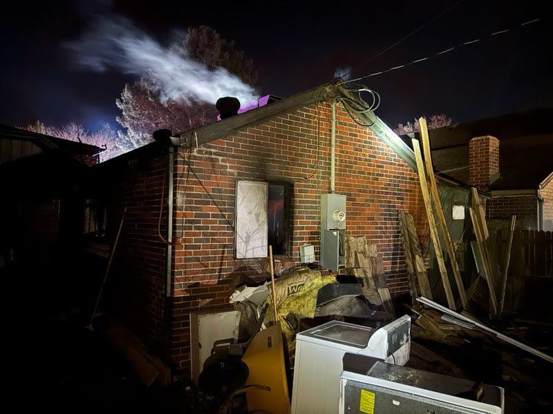 Fire in Aurora displaces 7 people, 3 cats