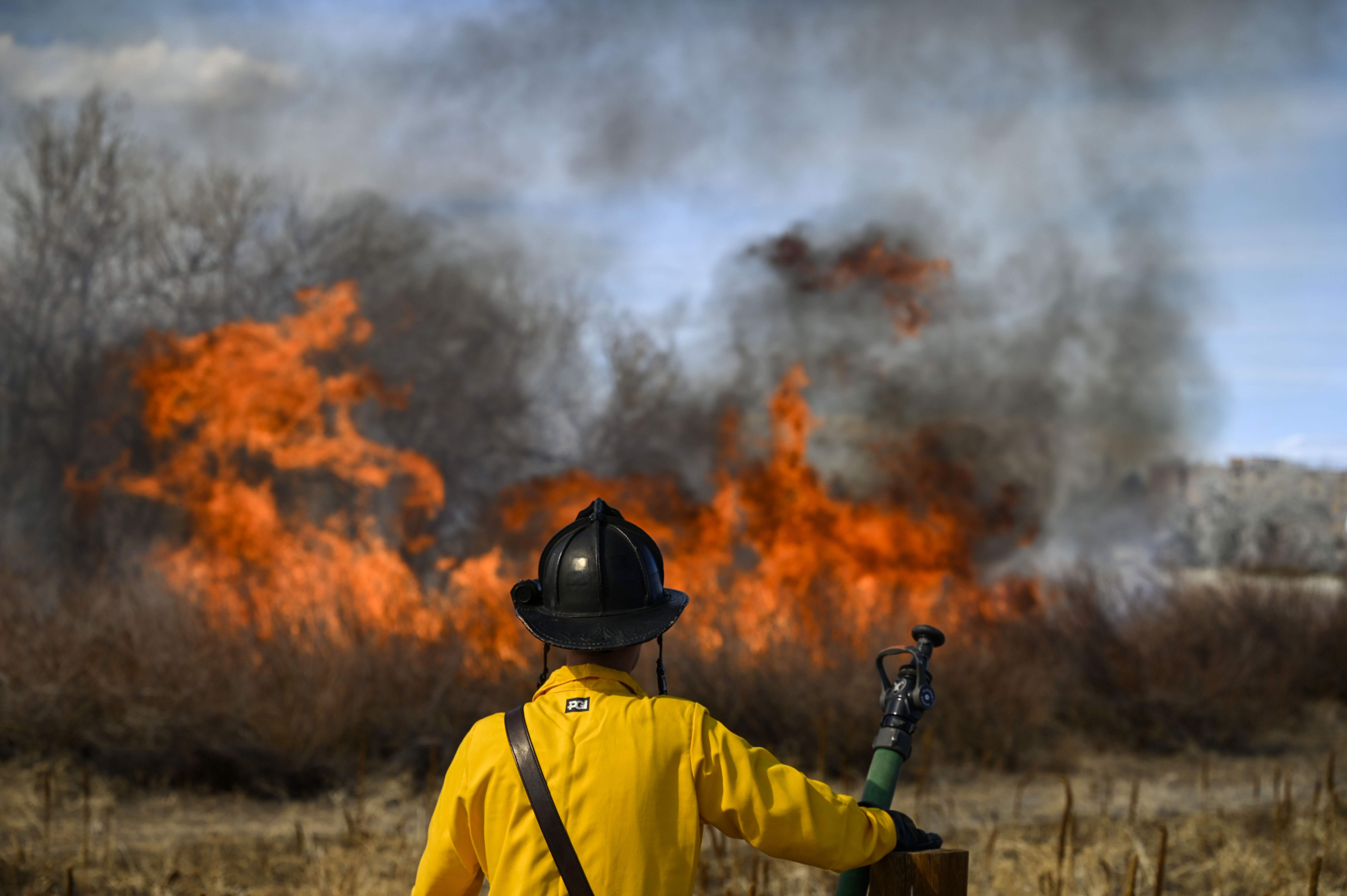First responders squash wind whipped fire in Aurora ahead of red flag warning Saturday