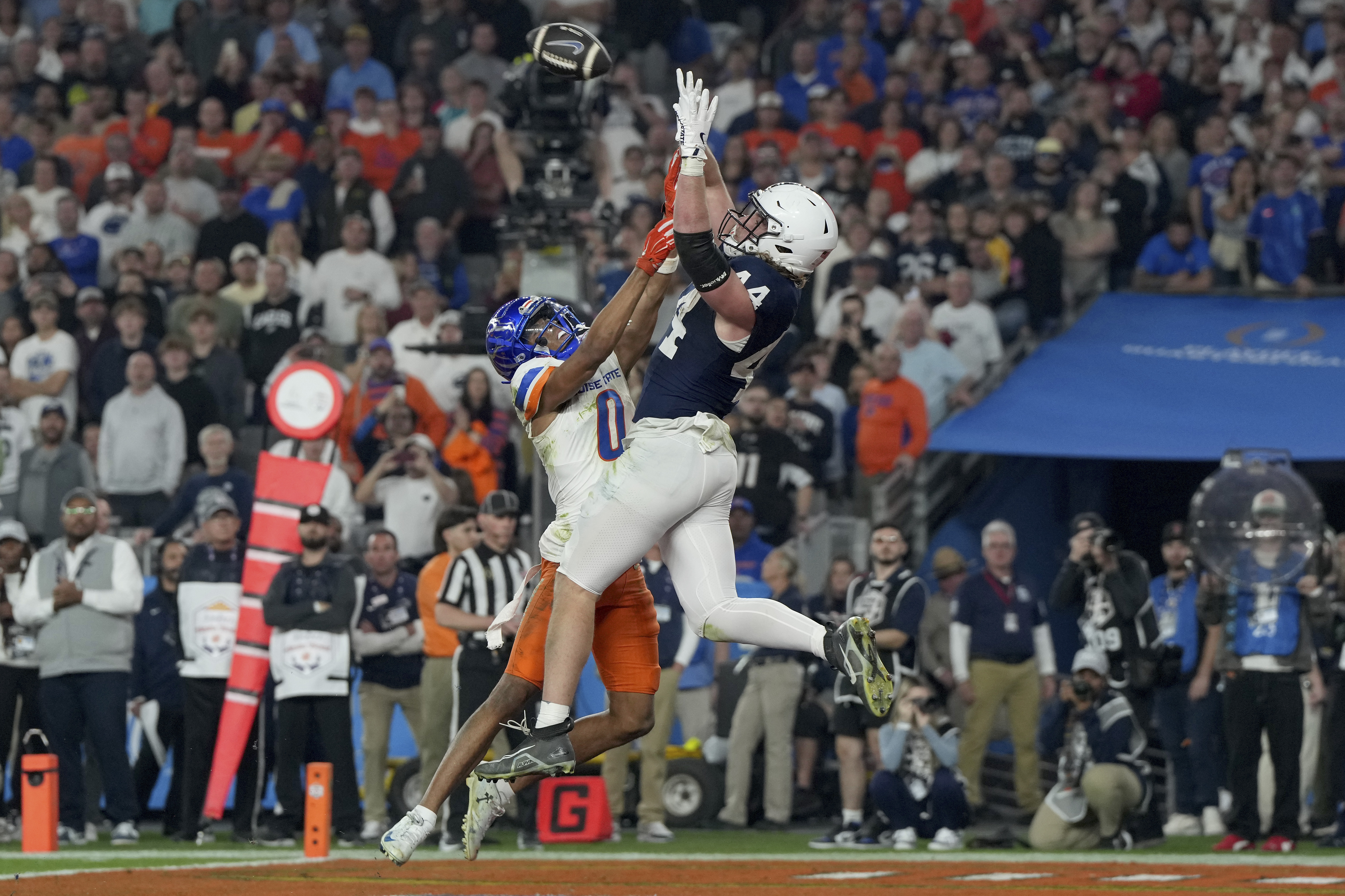 Penn State tight end Tyler Warren (44) pulls in a touchdown pass as Boise State safety Ty Benefield (0) defends during the second half of the Fiesta Bowl College Football Playoff game, Tuesday, Dec. 31, 2024, in Glendale, Ariz. (AP Photo/Rick Scuteri) (Rick Scuteri)