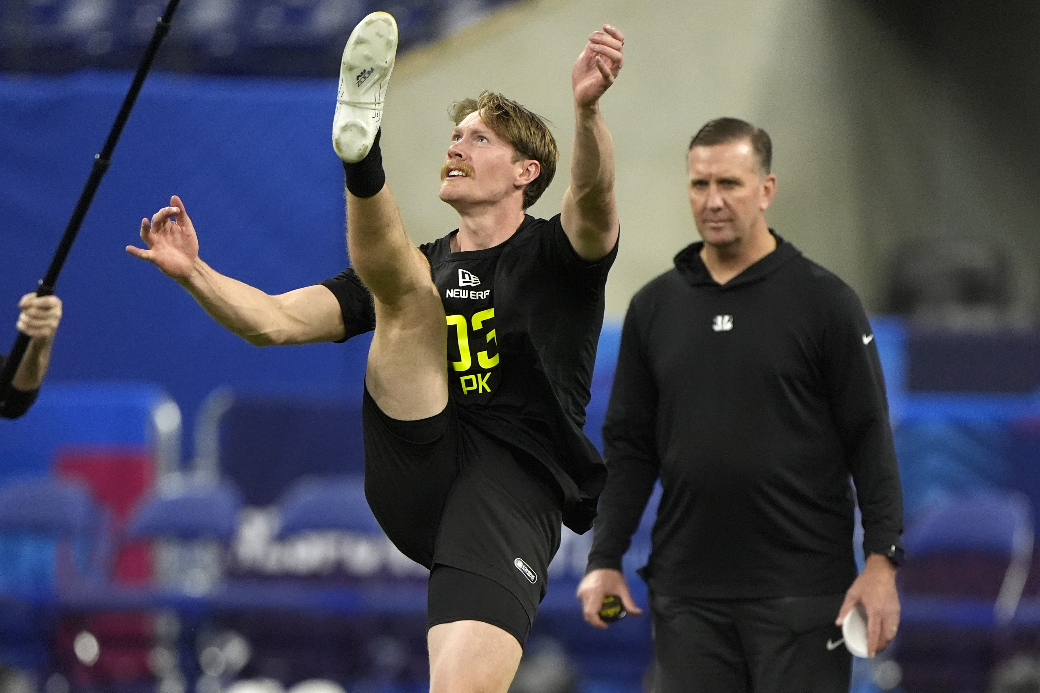 Florida punter Jeremy Crawshaw participates in a drill at the NFL football scouting combine, Wednesday, Feb. 26, 2025, in Indianapolis. (AP Photo/Charlie Riedel) (Charlie Riedel)