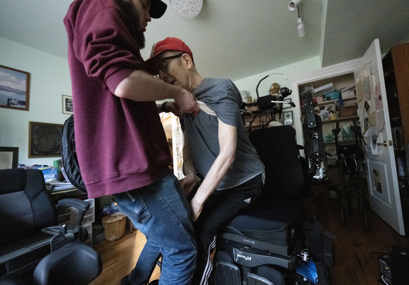 Veteran commends VA for support after paralyzing bike accident
