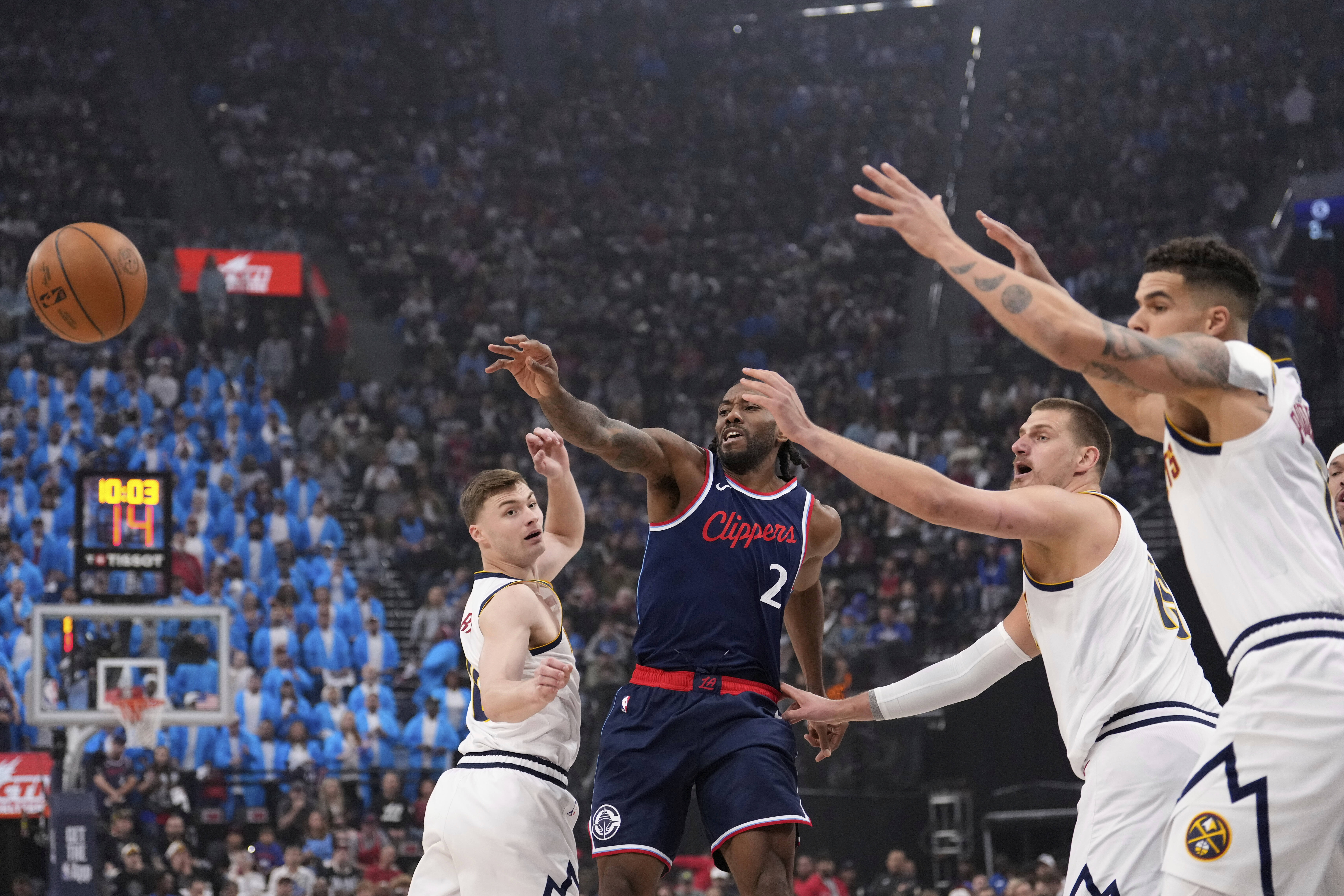 Michael Porter Jr. plays through shoulder injury; Clippers fans horse around | Nuggets notebook
