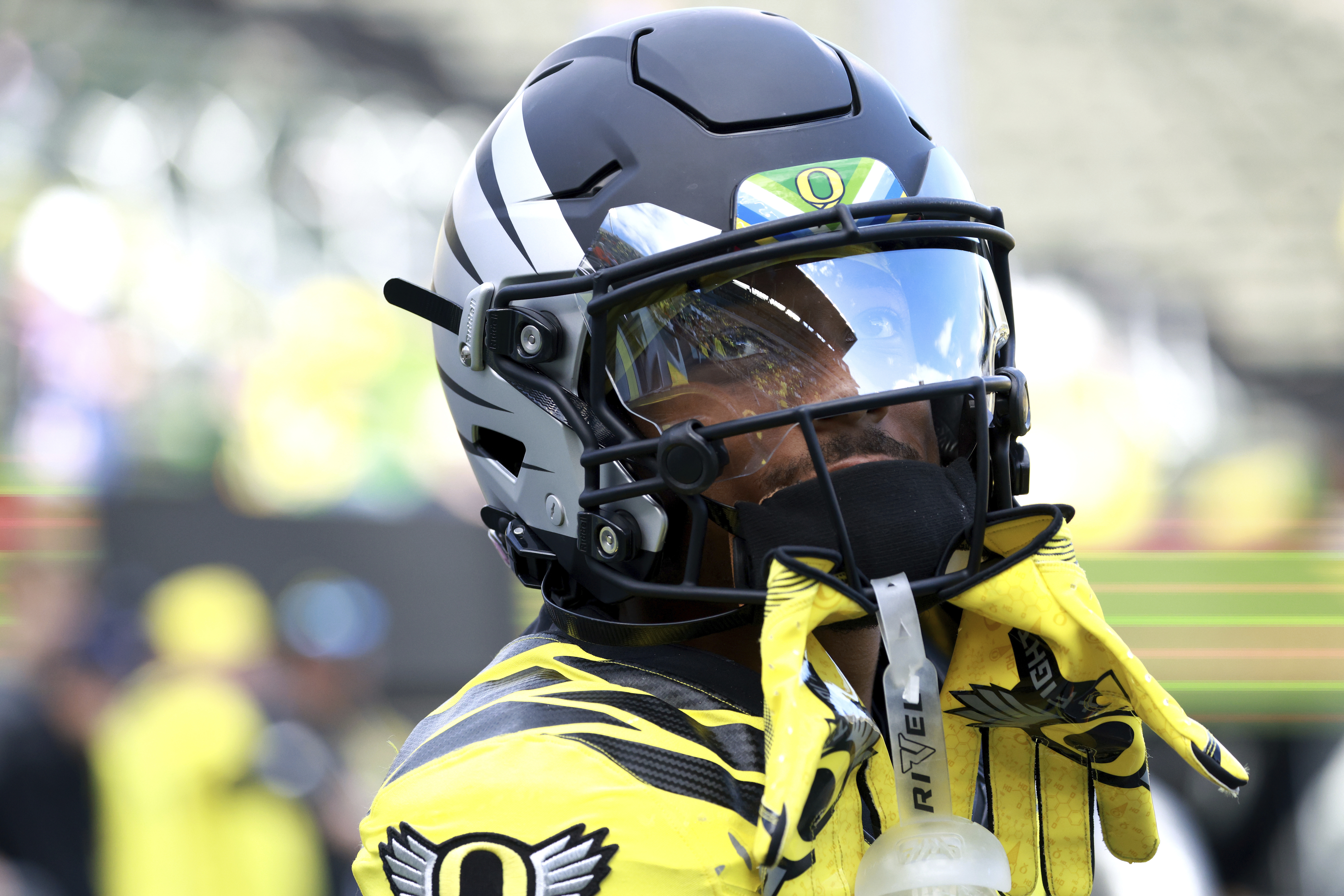 Oregon wide receiver Tez Johnson warms up before an NCAA college football game, Saturday, Oct. 26, 2024, in Eugene, Ore. (AP Photo/Lydia Ely) (Lydia Ely)