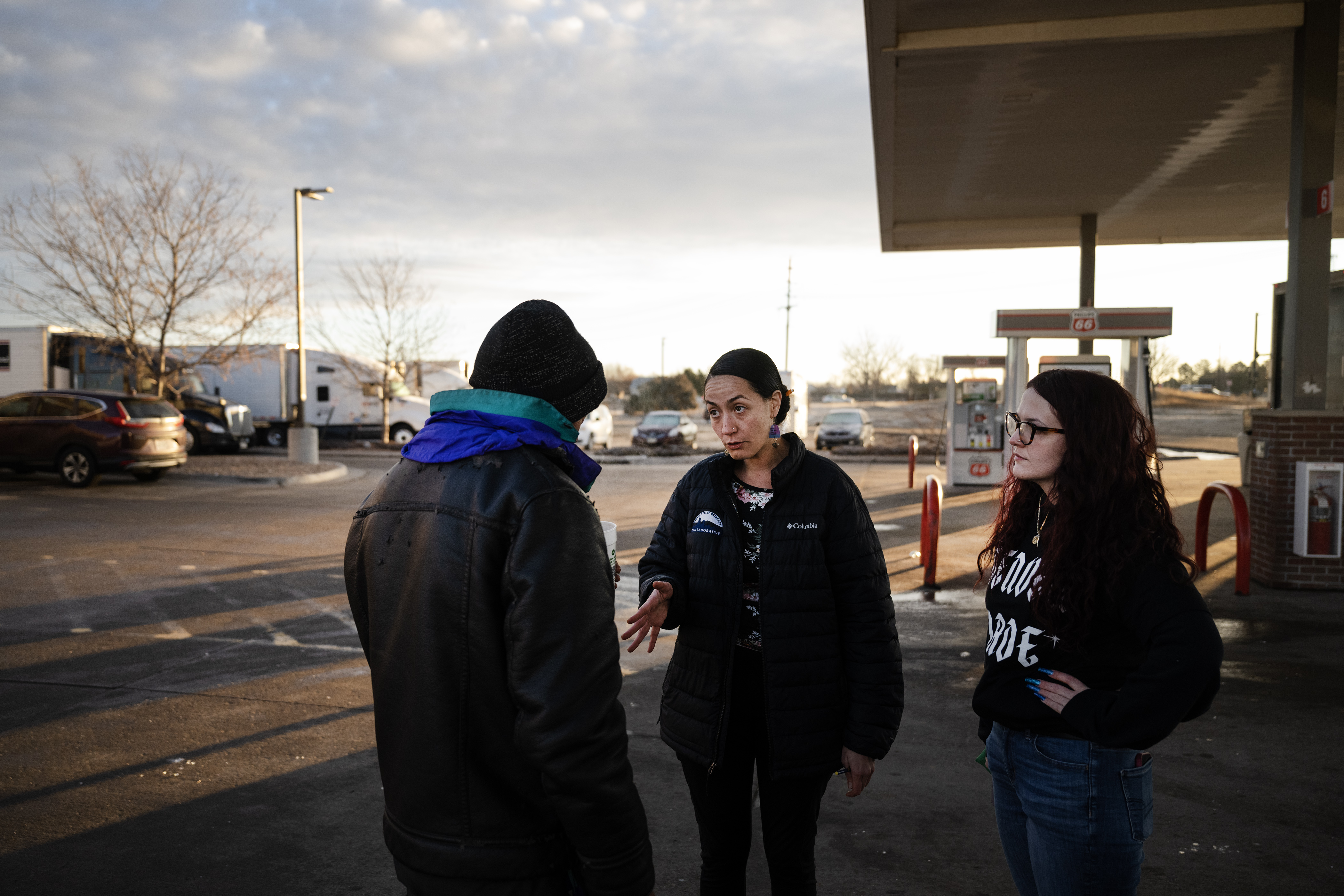 Volunteers and business partners Fatima Kiass, center-left, and Madison Magor talks with a homeless man outside a gas station during the city of Aurora’s annual point-in-time count on Tuesday, Jan. 23, 2024, in Aurora, Colo.(Timothy Hurst/Denver Gazette) (TimHursttim.hurst@gazette.comhttps://secure.gravatar.com/avatar/aca82bd62b4ee425c598527cd6faa1b1?d=mm&r=g)