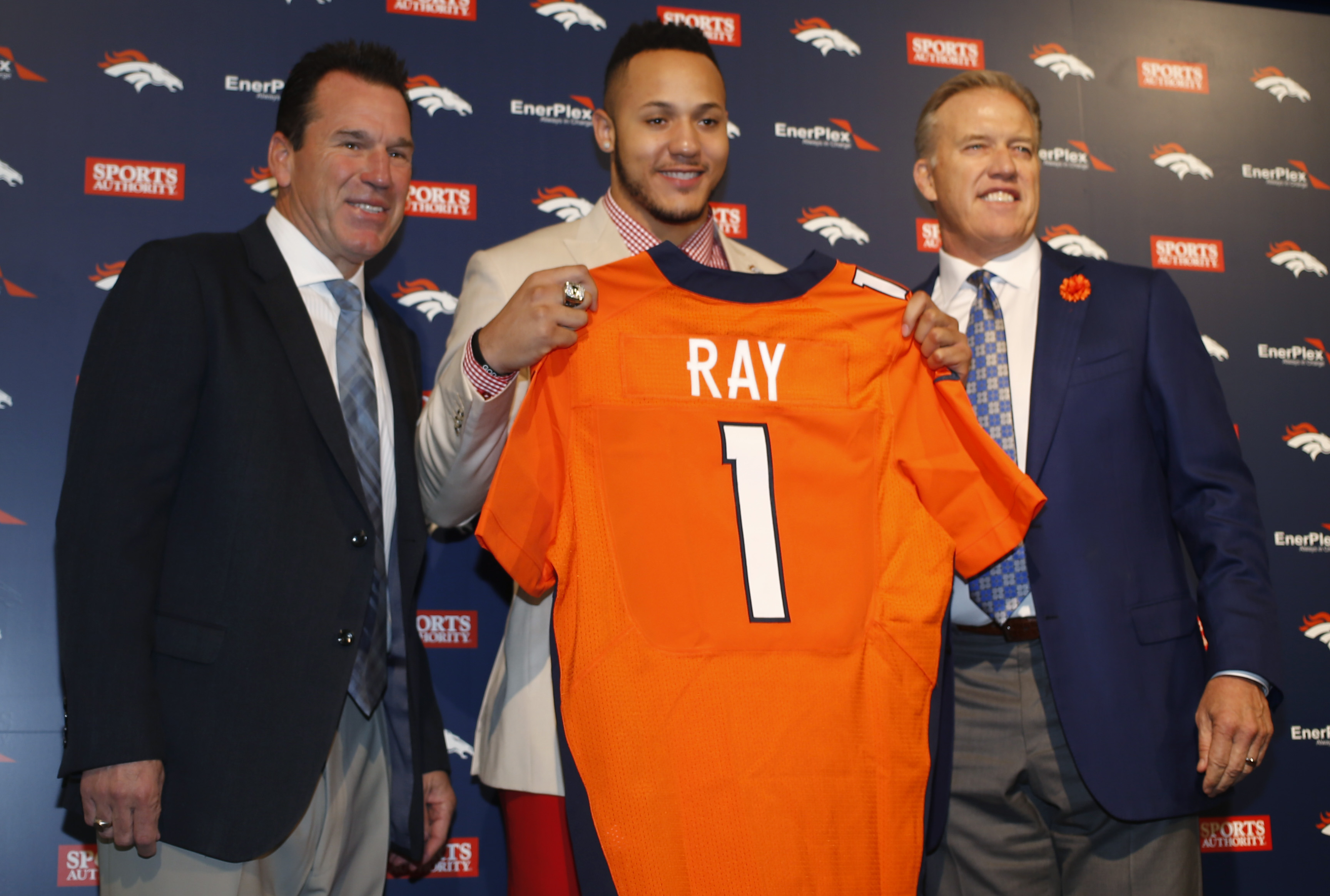Shane Ray, center, the Denver Broncos first-round pick in the NFL Draft, poses with the team jersey with head coach Gary Kubiak, left, and general manager John Elway before a news conference Friday, May 1, 2015, in Englewood, Colo. The Broncos traded up from the 28th to the 23rd pick to select Missouri pass rusher Ray. (AP Photo/David Zalubowski) (David Zalubowski)