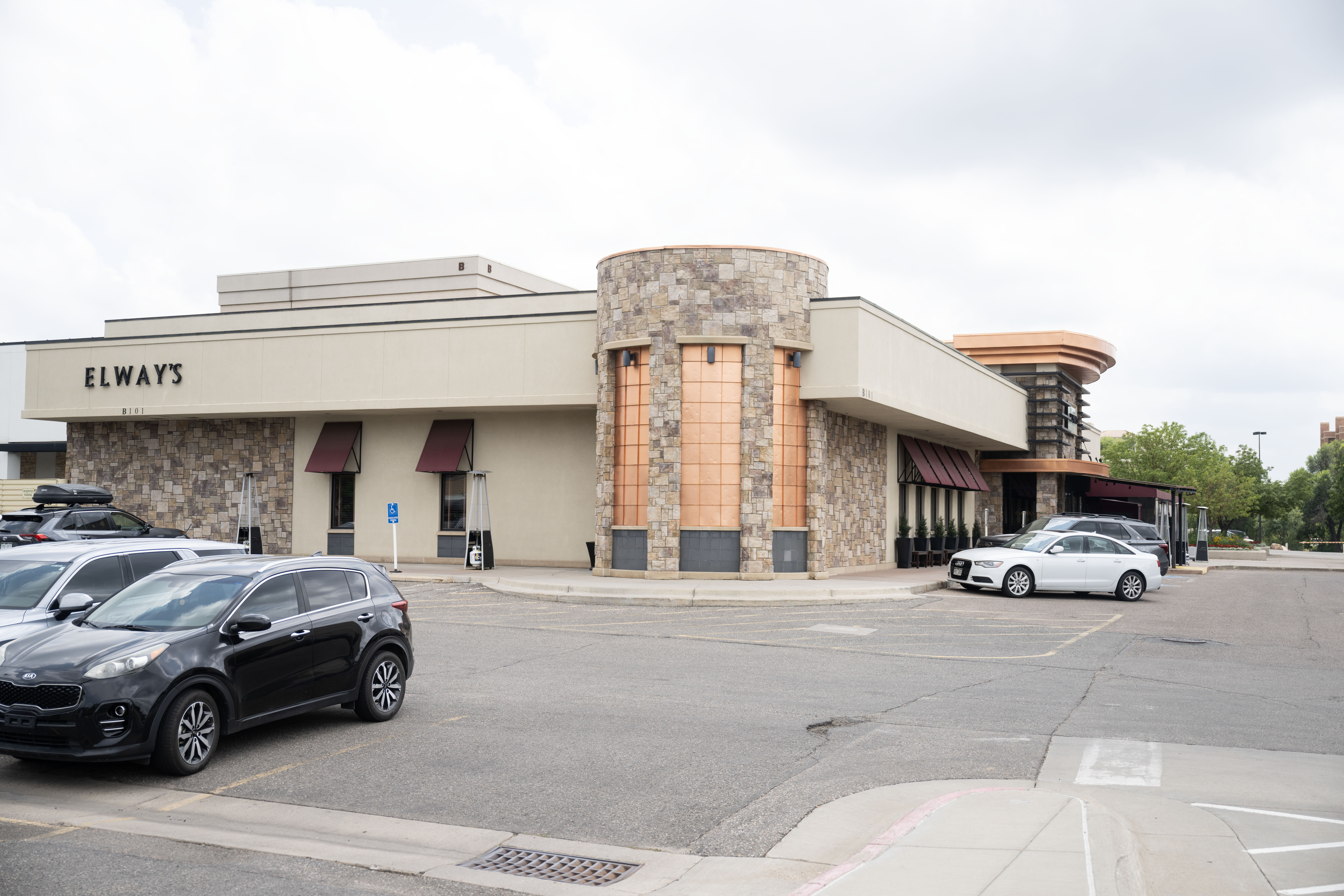 Elway's announced it would be closing its Cherry Creek location on Aug. 31, 2024, before construction begins on the proposed Cherry Creek West development project. (Stephen Swofford, Denver Gazette) (StephenSwoffordPhotographerstephen.swofford@gazette.comhttps://secure.gravatar.com/avatar/1ddcaf11c5d70eaa58546ddc4e038687?d=mm&r=g)
