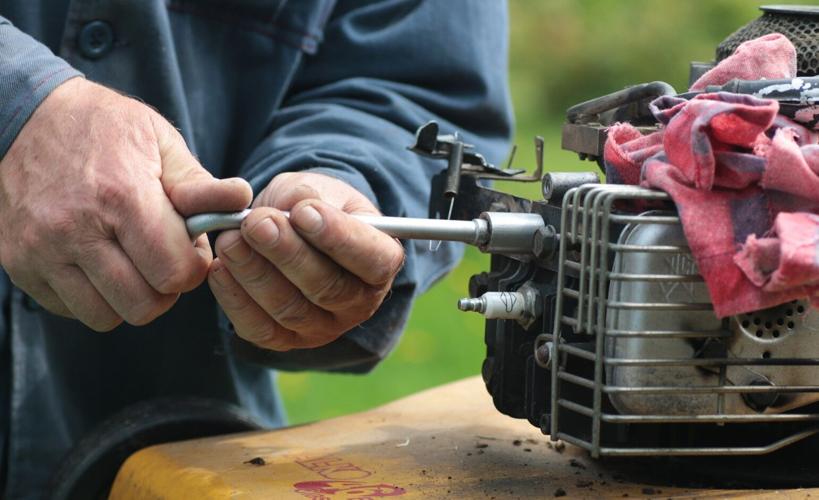 California law bans small off-road gas engines, including lawnmowers and chainsaws (copy)