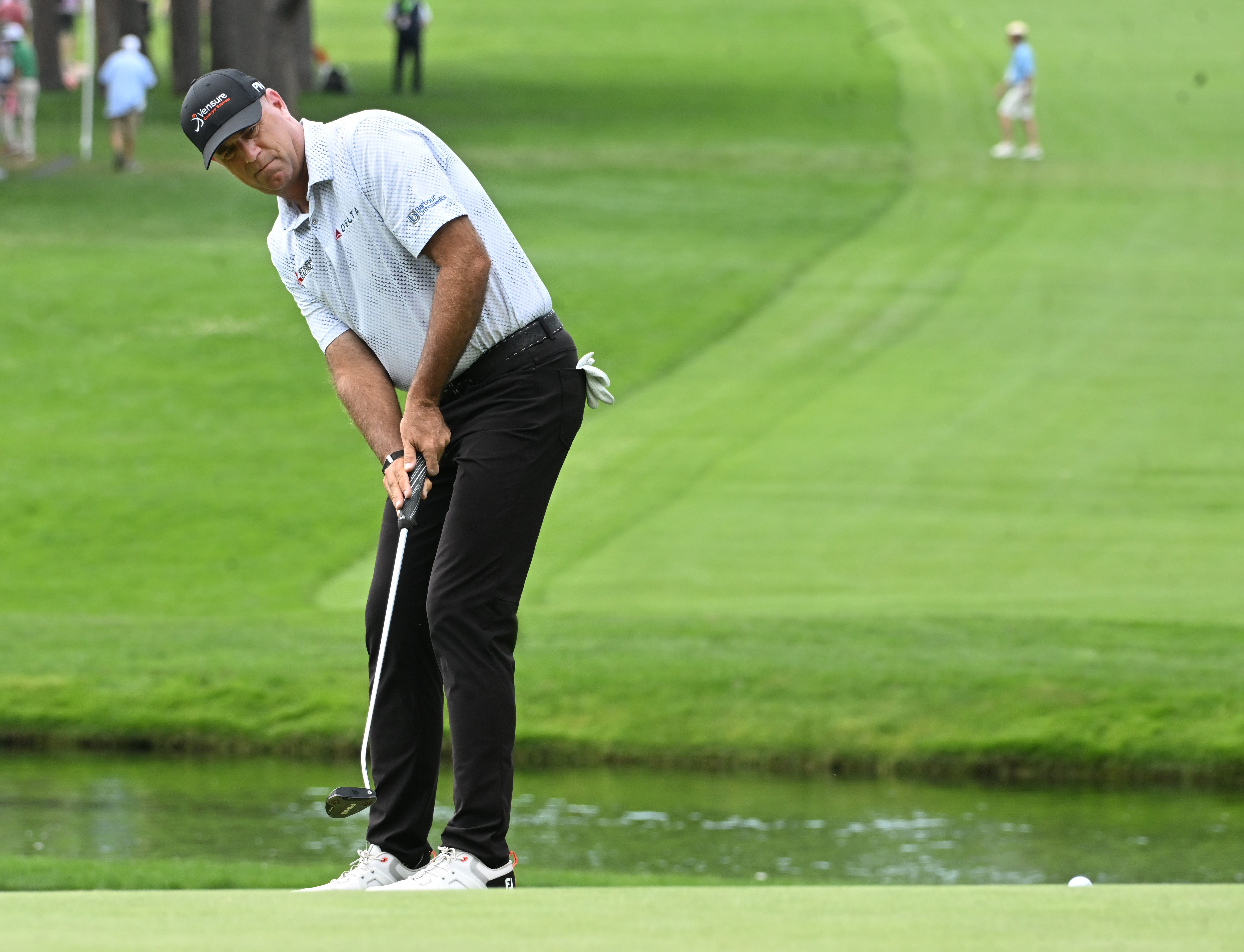 Stewart Cink putts on Hole 3 at the U.S. Senior Open Championship at the Broadmoor Golf Club on Friday, June 27, 2025. This was the second day of competition being held in Colorado Springs, Colorado. Halfway through the day Harrington and Cink were tied for first place at -6. (Jerilee Bennett,The Gazette)