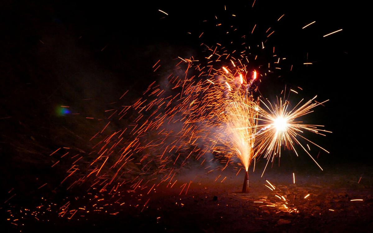 Sparkling pyro fountain firework