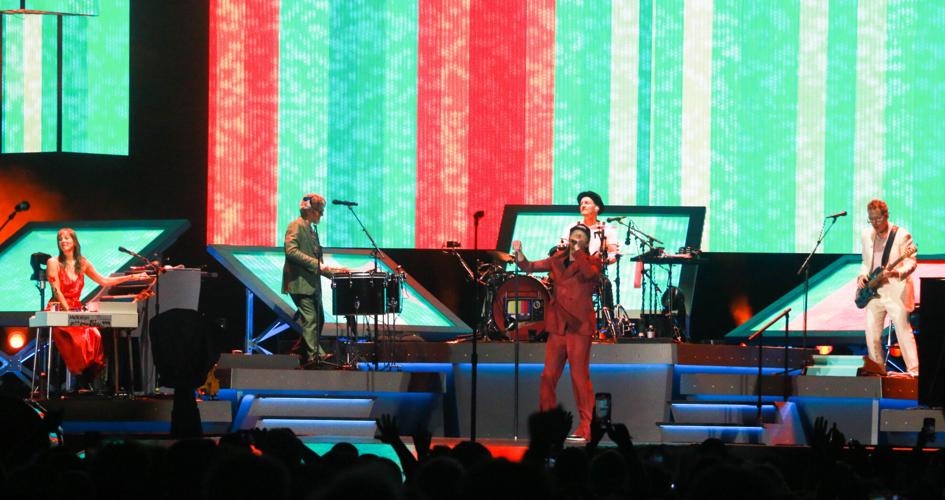 LUMINEERS 8-2-25 PHOTOS BY JOHN MOORE-2.jpg