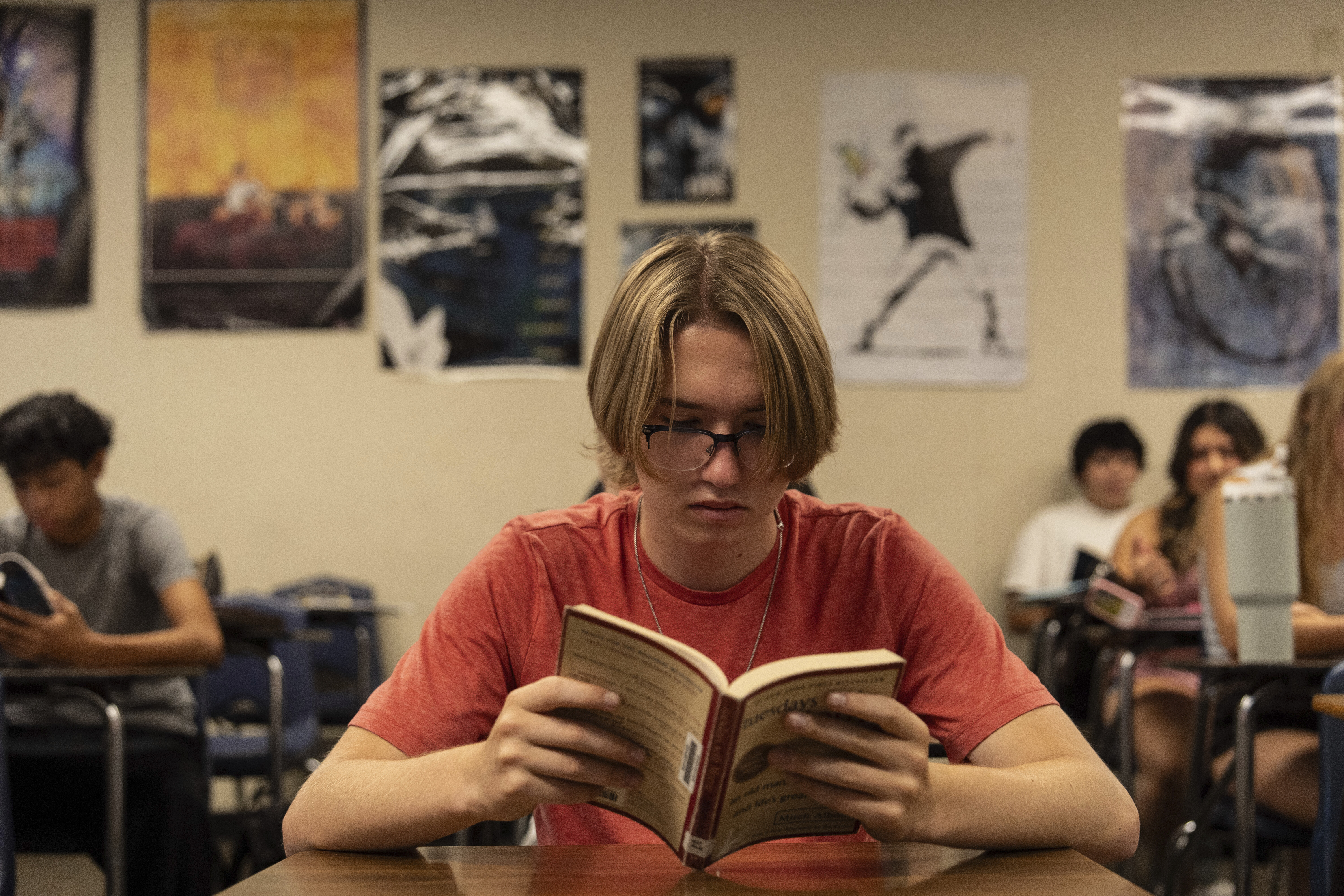 Timothy Rimke reads during Casey Cuny's English class at Valencia High School in Santa Clarita, Calif., Wednesday, Aug. 27, 2025. (Jae C. Hong - AP)
