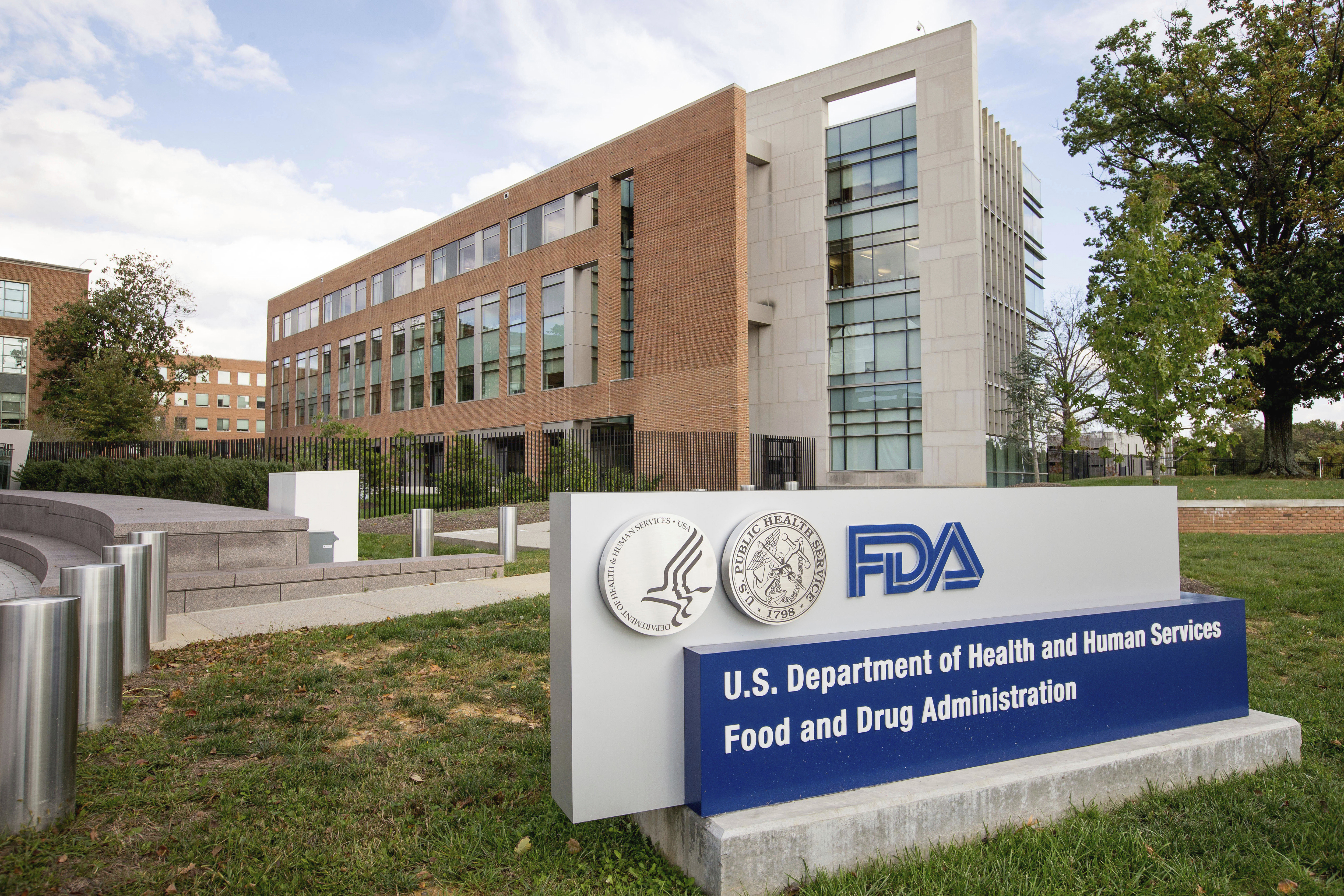 Trump’s plan for a drug advertising crackdown faces many hurdles