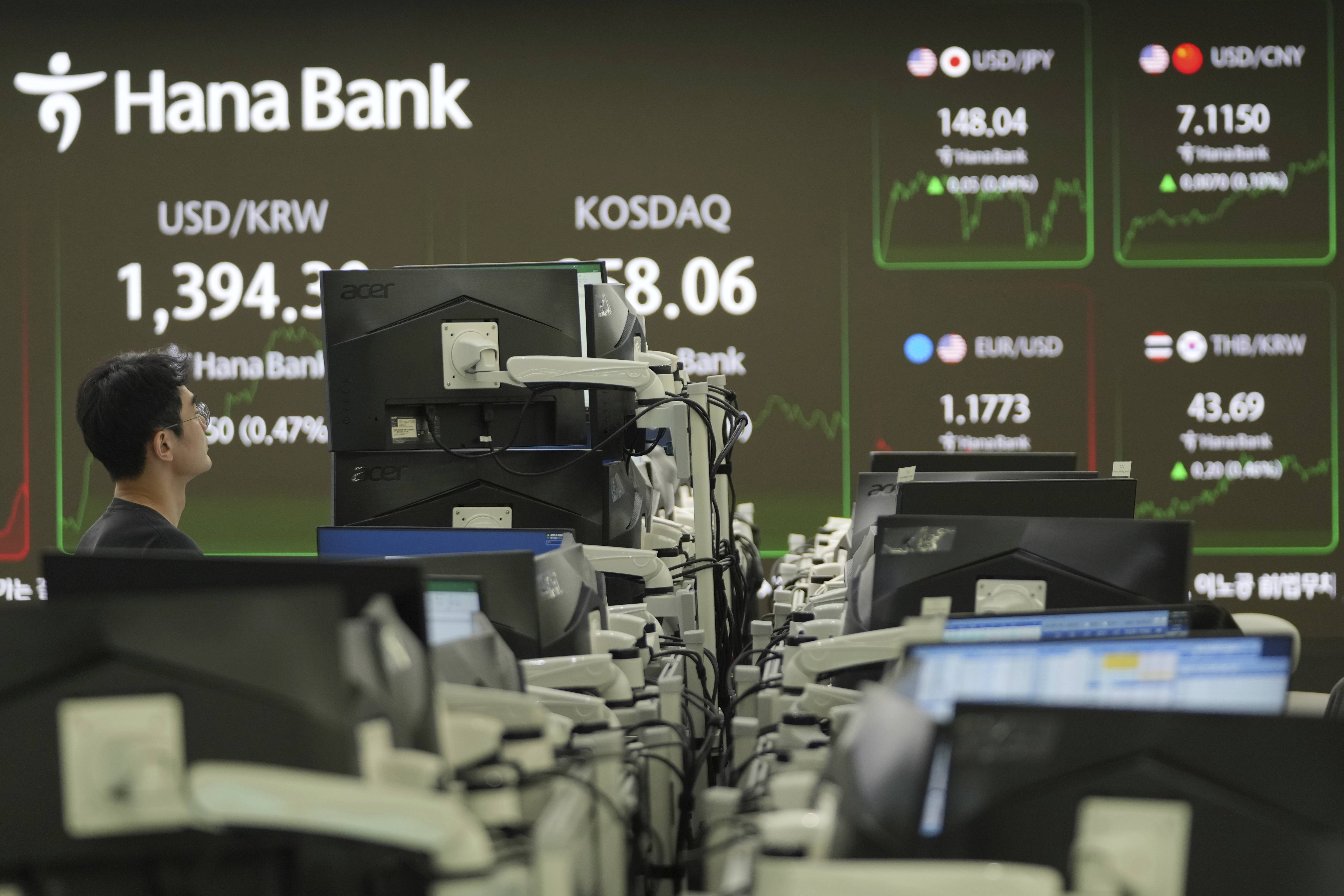 Wall Street coasts to the finish of its latest record-setting week