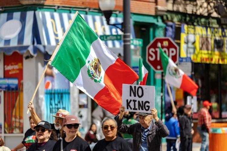 Chicago's Mexican community proceeds with a Mexican Independence Day parade