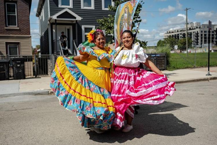 Chicago's Mexican community proceeds with a Mexican Independence Day parade