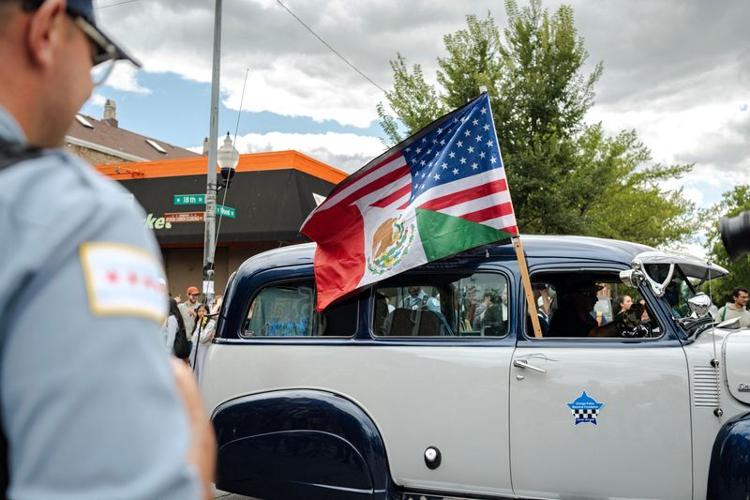 Chicago's Mexican community proceeds with a Mexican Independence Day parade