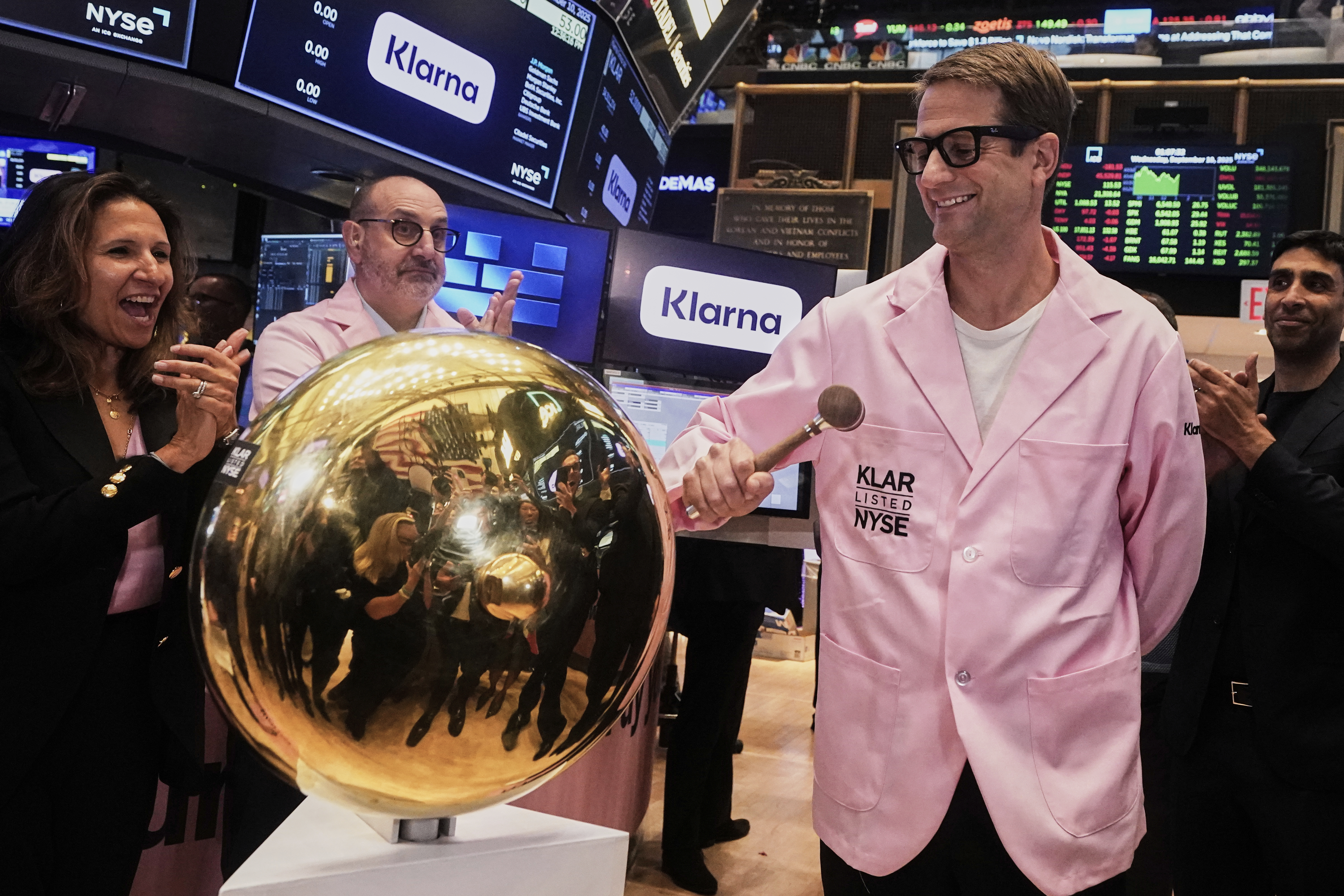 Klarna CEO Sebastian Siemiatkowski, right, rings a ceremonial bell as his company's IPO begins trading on the floor of the New York Stock Exchange, Wednesday, Sept. 10, 2025. NYSE President Lynn Martin applauds at left. (Richard Drew - AP)