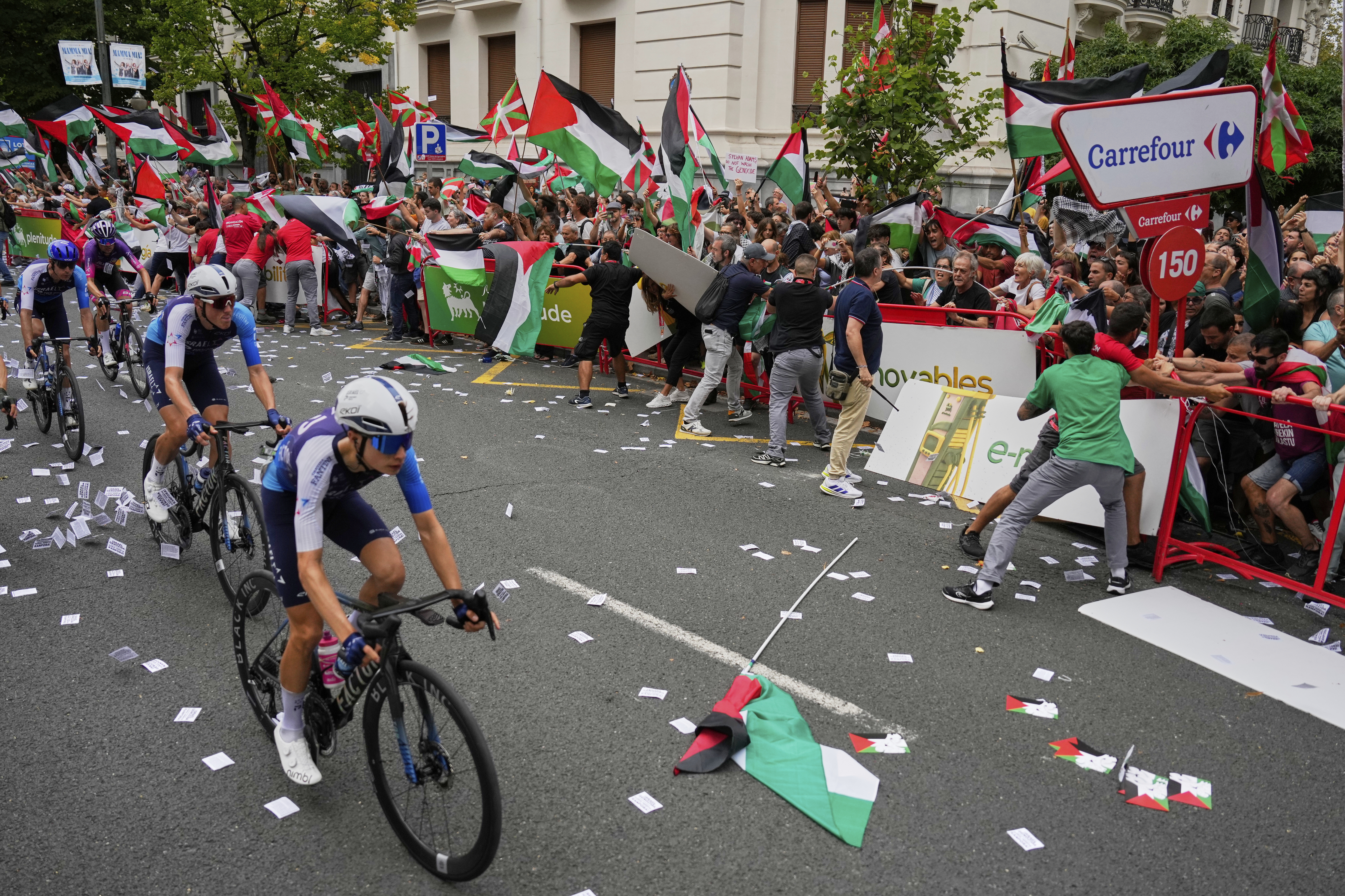 Anti-Israel protests turn the Spanish Vuelta cycling race into a diplomatic battleground