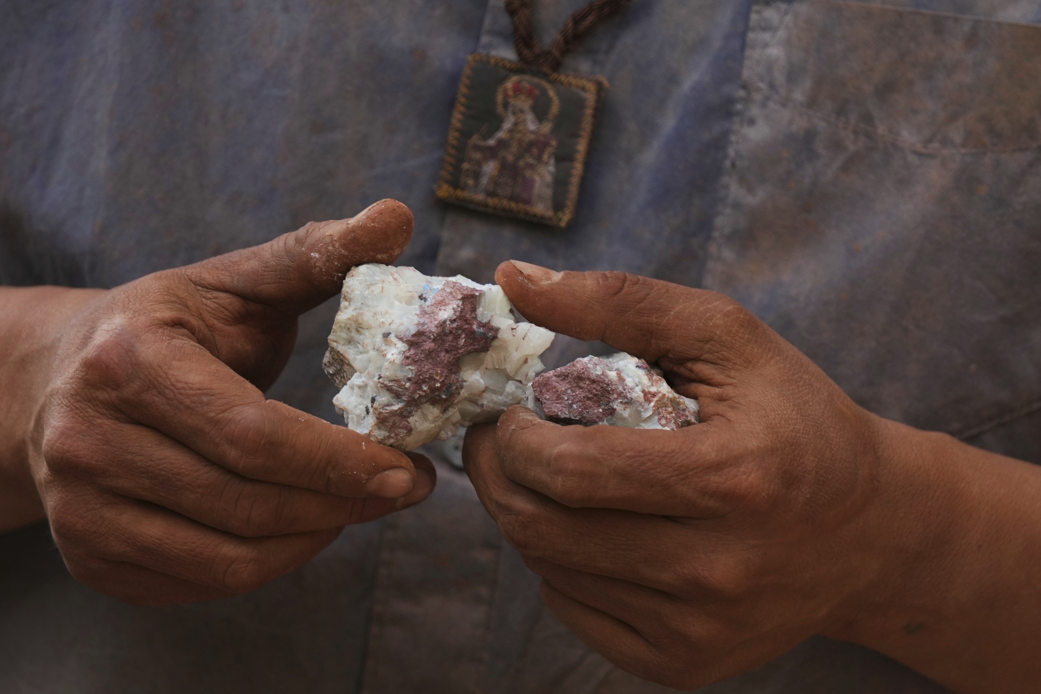 Hugo Flores analyzes a rock recently extracted from the mine in San Joaquin, Mexico, Tuesday, Aug. 19, 2025. (Fernando Llano - AP)
