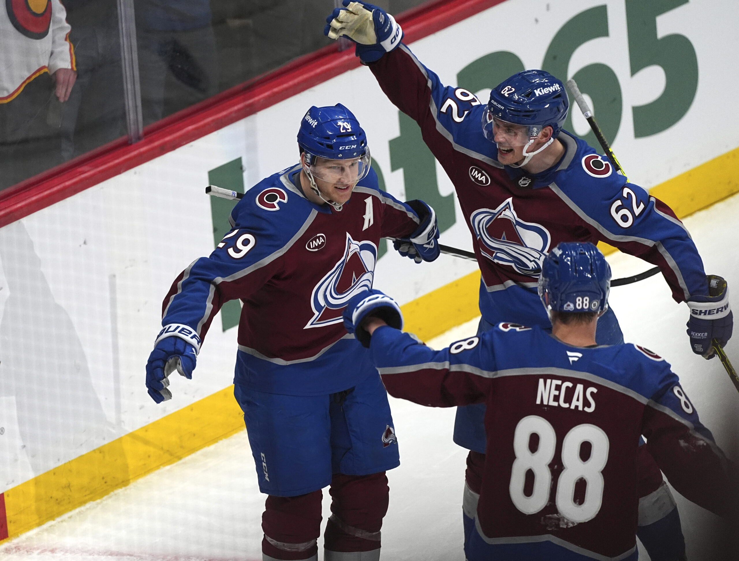 The case for separating Martin Necas and Nathan MacKinnon in the Avalanche lineup | Evan’s take