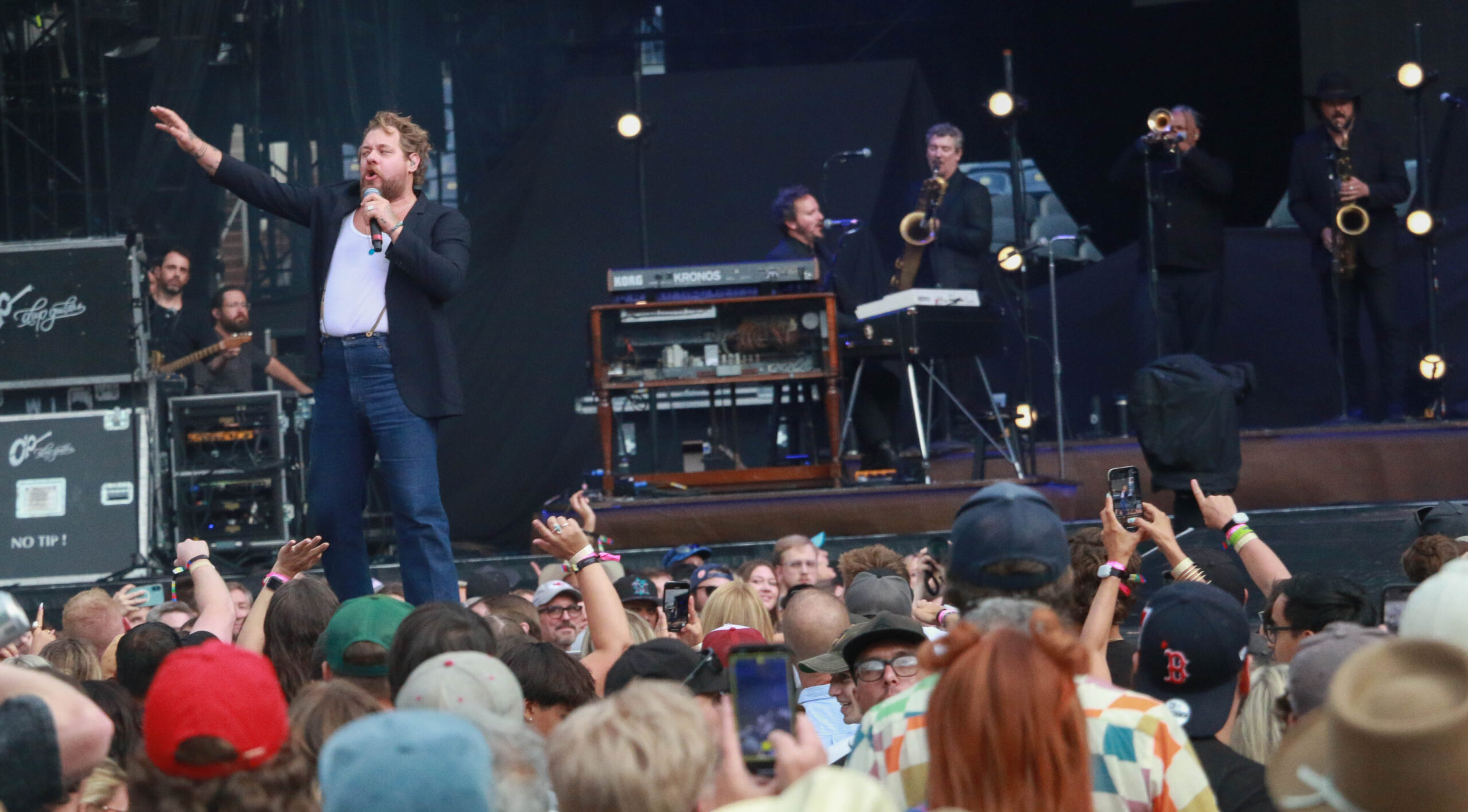 Rateliff feels the love at Americana Awards