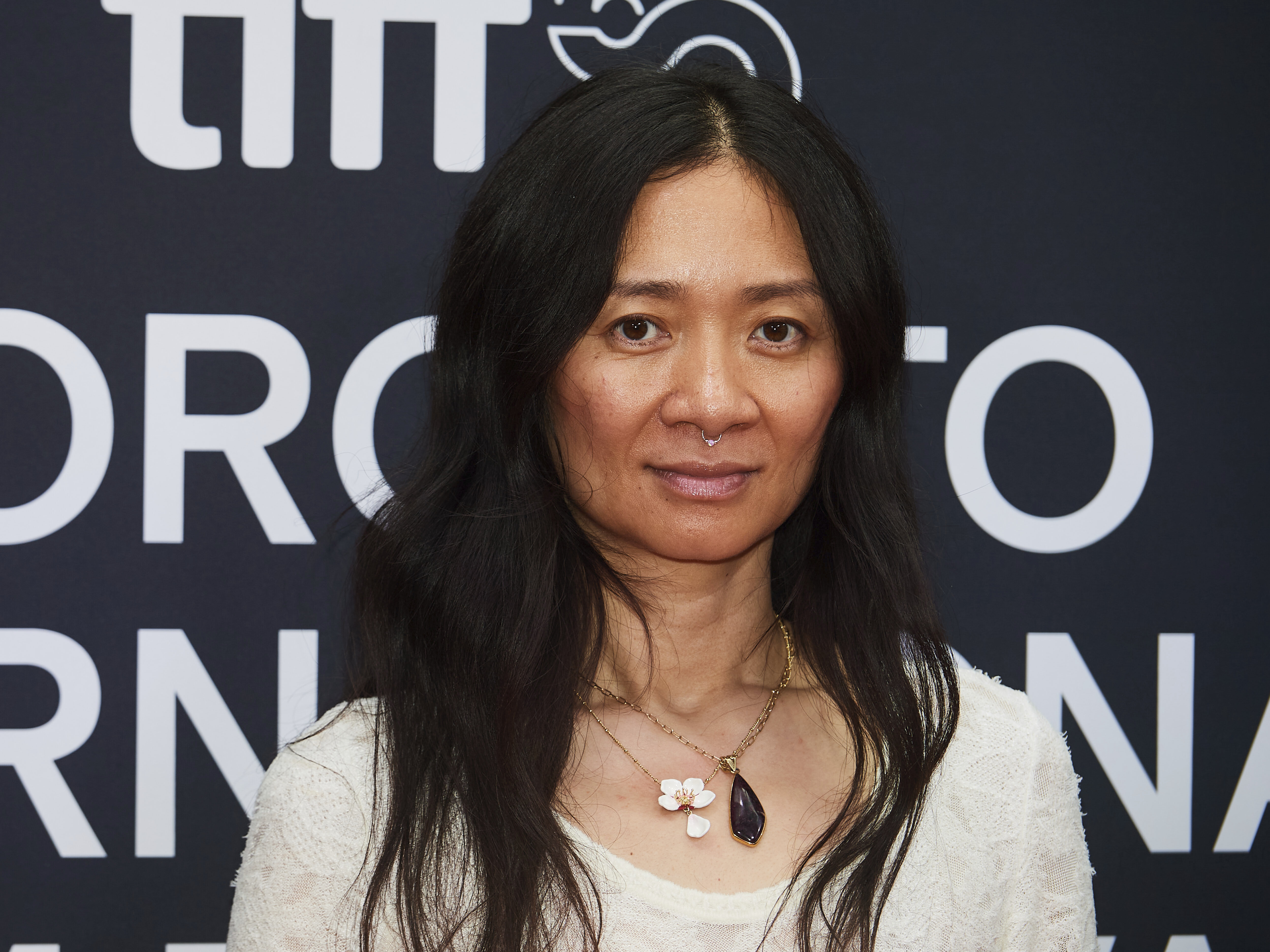 In Chloé Zhao’s ‘Hamnet,’ something emotional this way comes