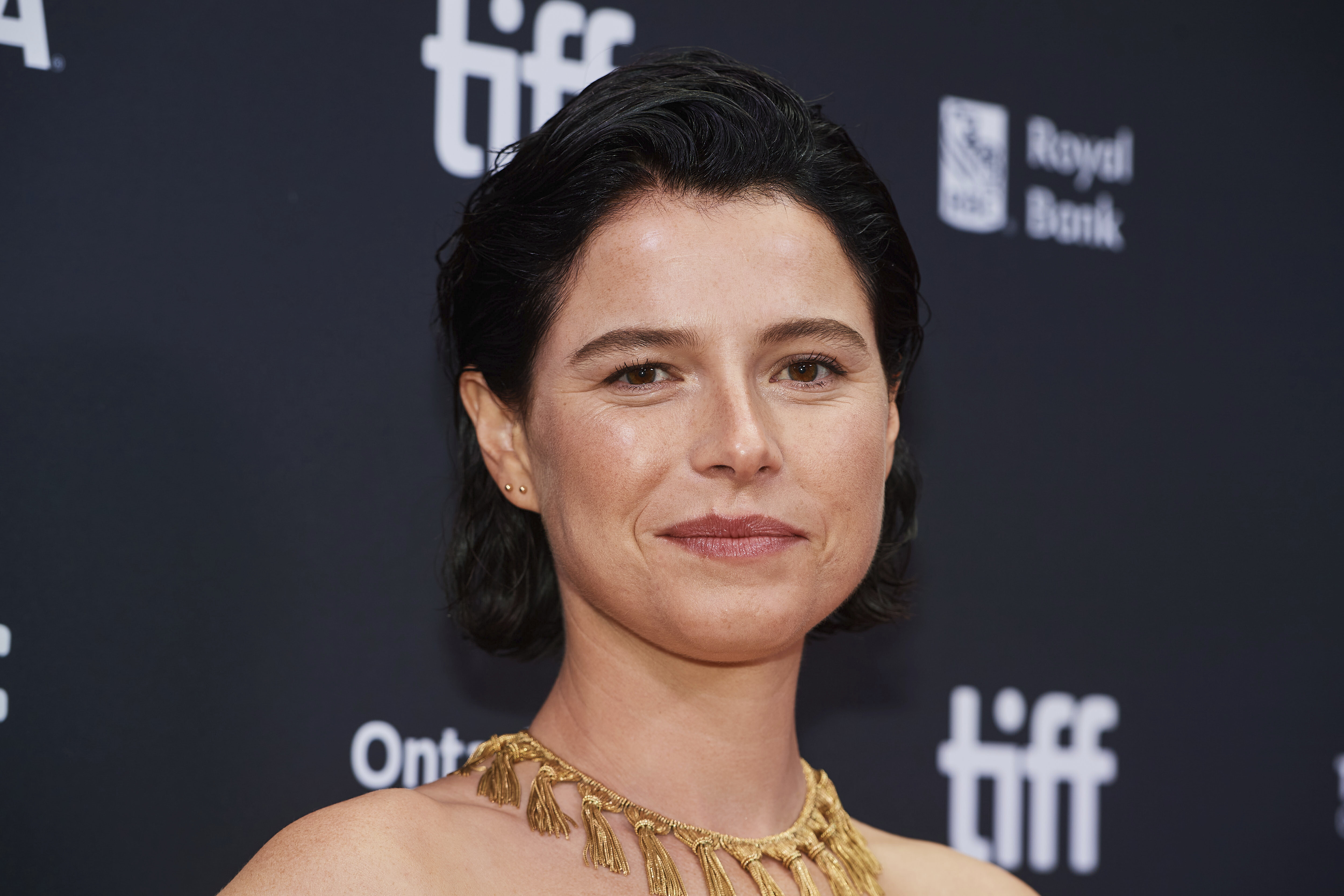 actor Jessie Buckley is photographed on the red carpet for the film 