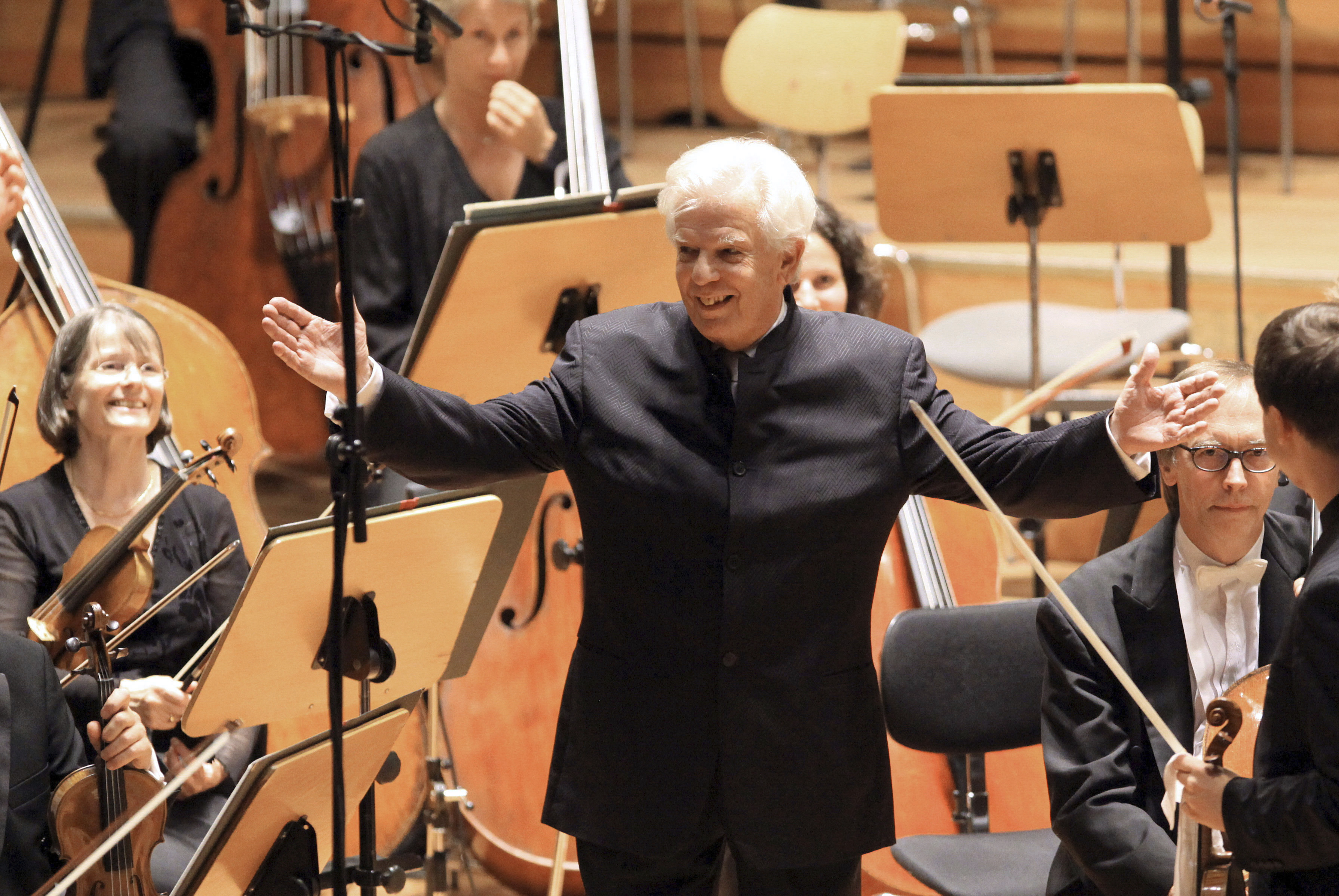 FILE - The former chief conductor of the NDR Symphony Orchestra, Christoph von Dohnanyi, center, stands onstage in the Laeiszhalle, in Hamburg, Germany, Sept. 8, 2009. (Bodo Marks - DPA)