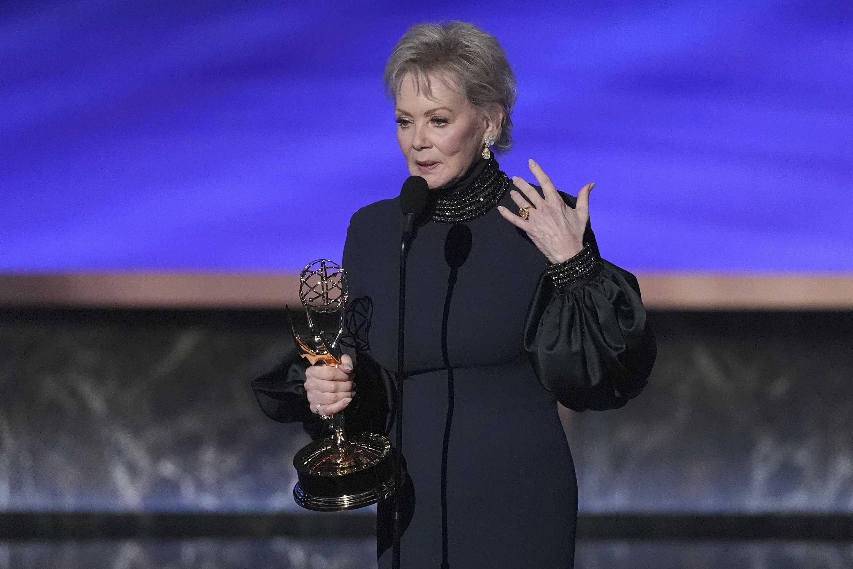 Jean Smart accepts the award for outstanding lead actress in a comedy series for 