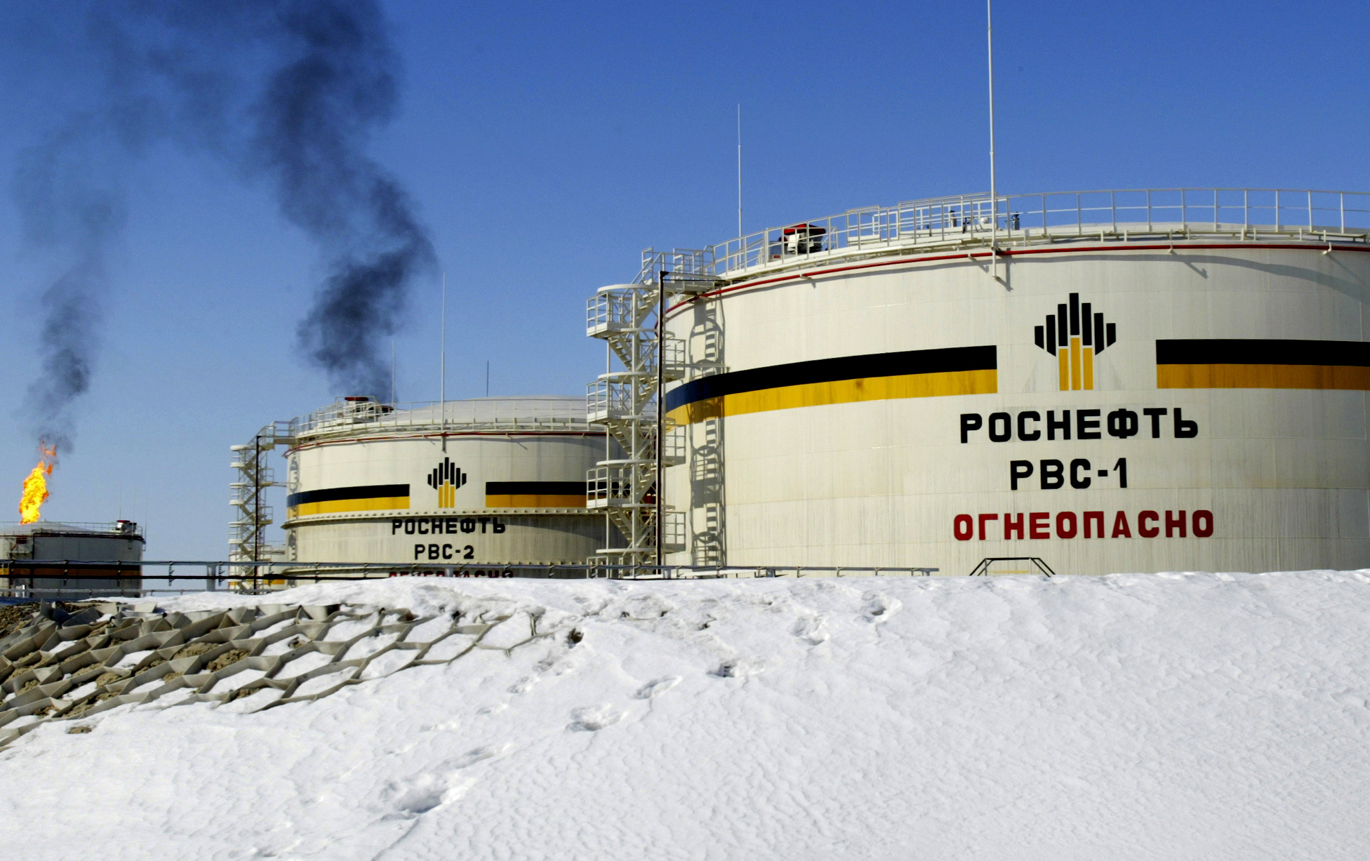 FILE - A view of reservoirs of Russian state-controlled oil giant OAO Rosneft, at Priobskoye oil field near Nefteyugansk, in western Siberia, Russia, April 5, 2006. (Misha Japaridze - AP)