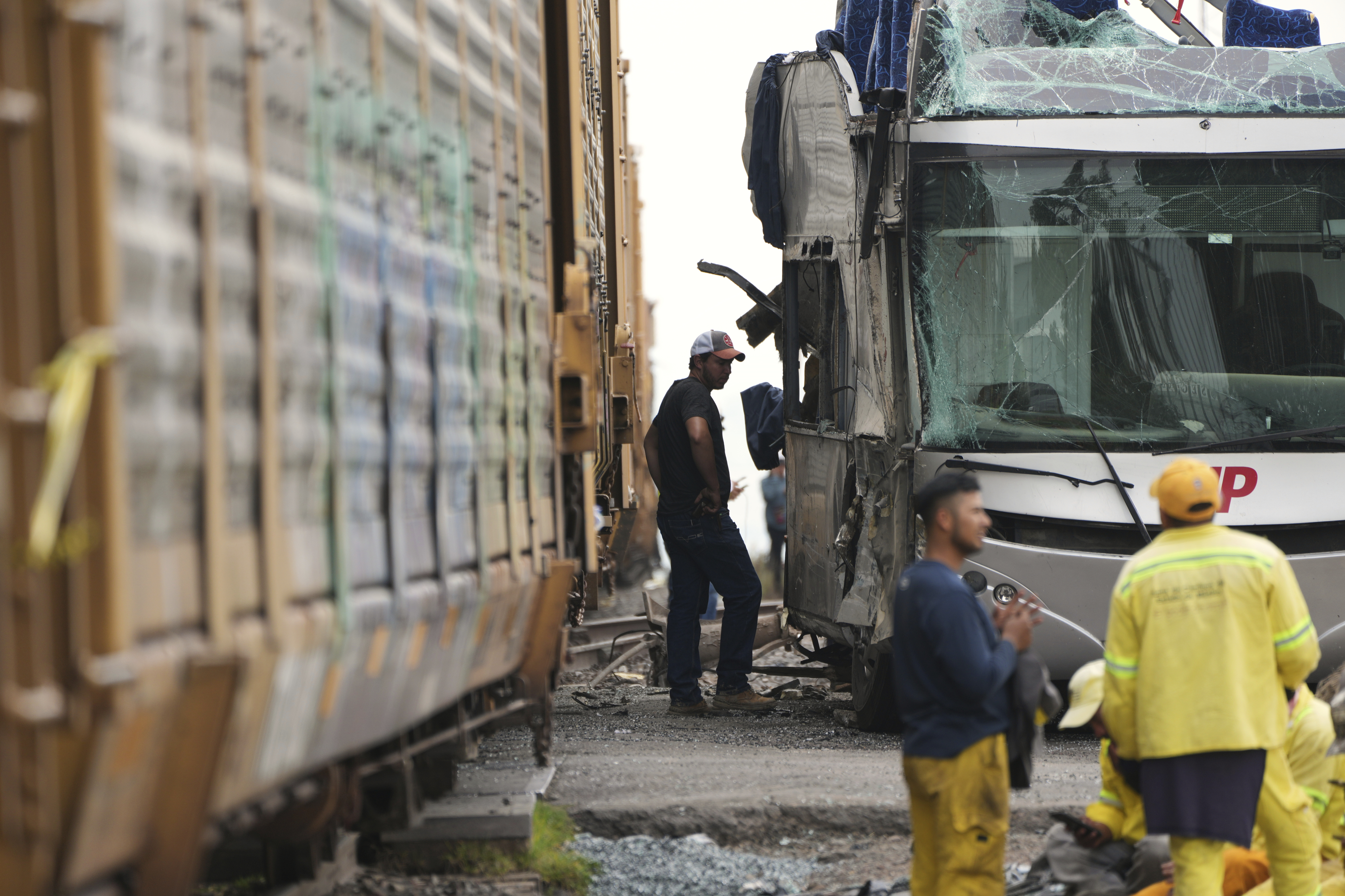 Workers’ daily commute to Mexico City ends in tragedy in fatal train-bus collision