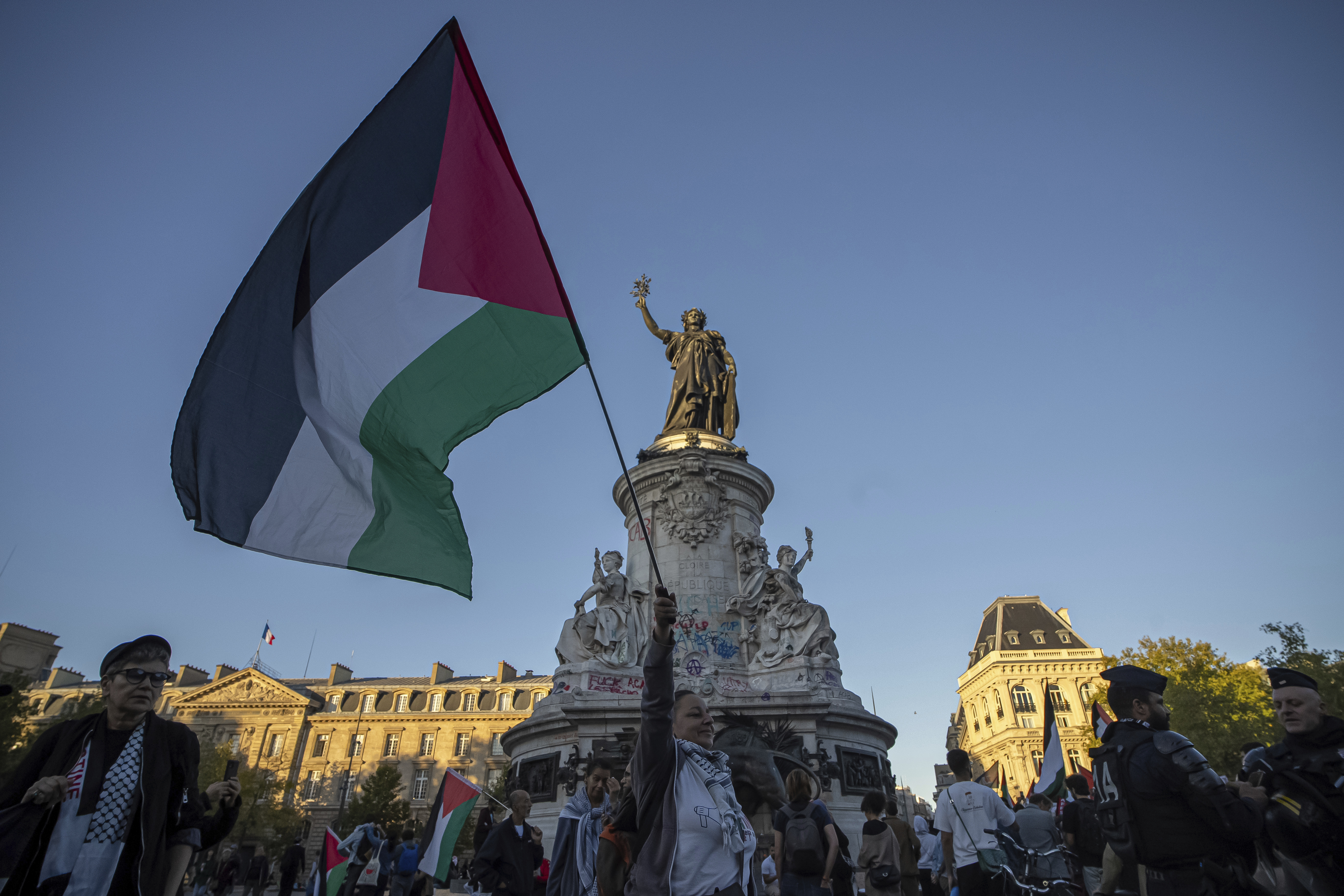 French towns fly Palestinian flag despite government orders ahead of state recognition