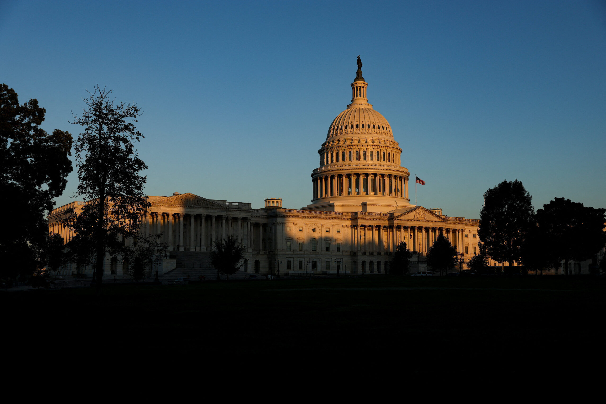 Shutdown standoff ignores rising national debt